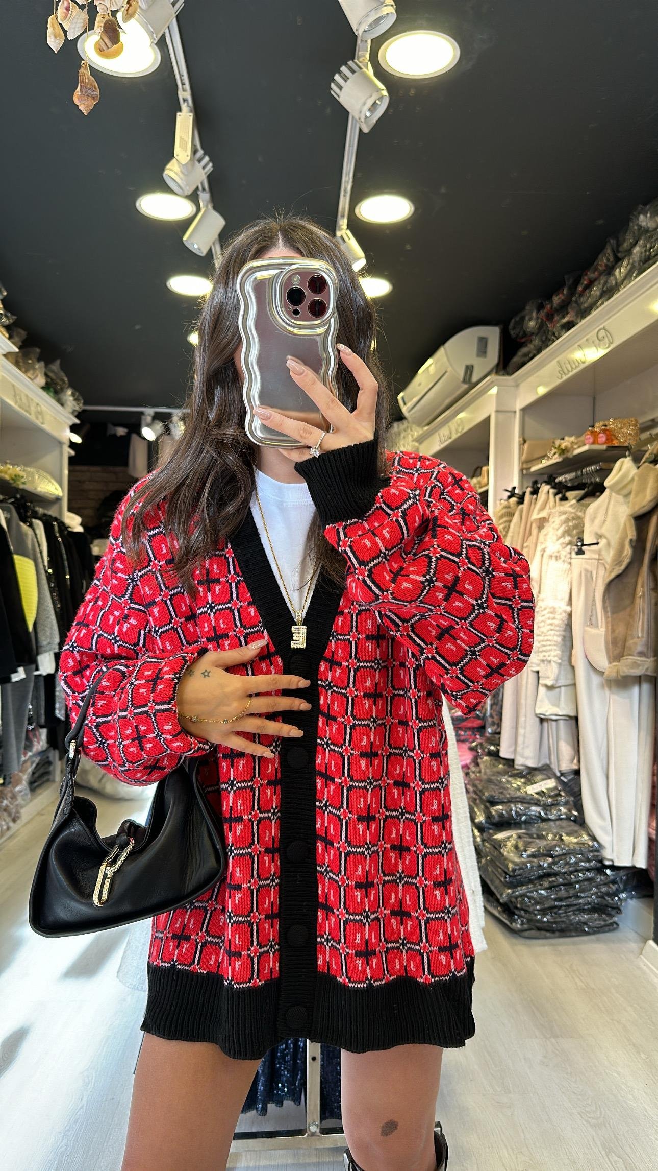 Kırmızı Siyah Desenli Düğmeli Hırka