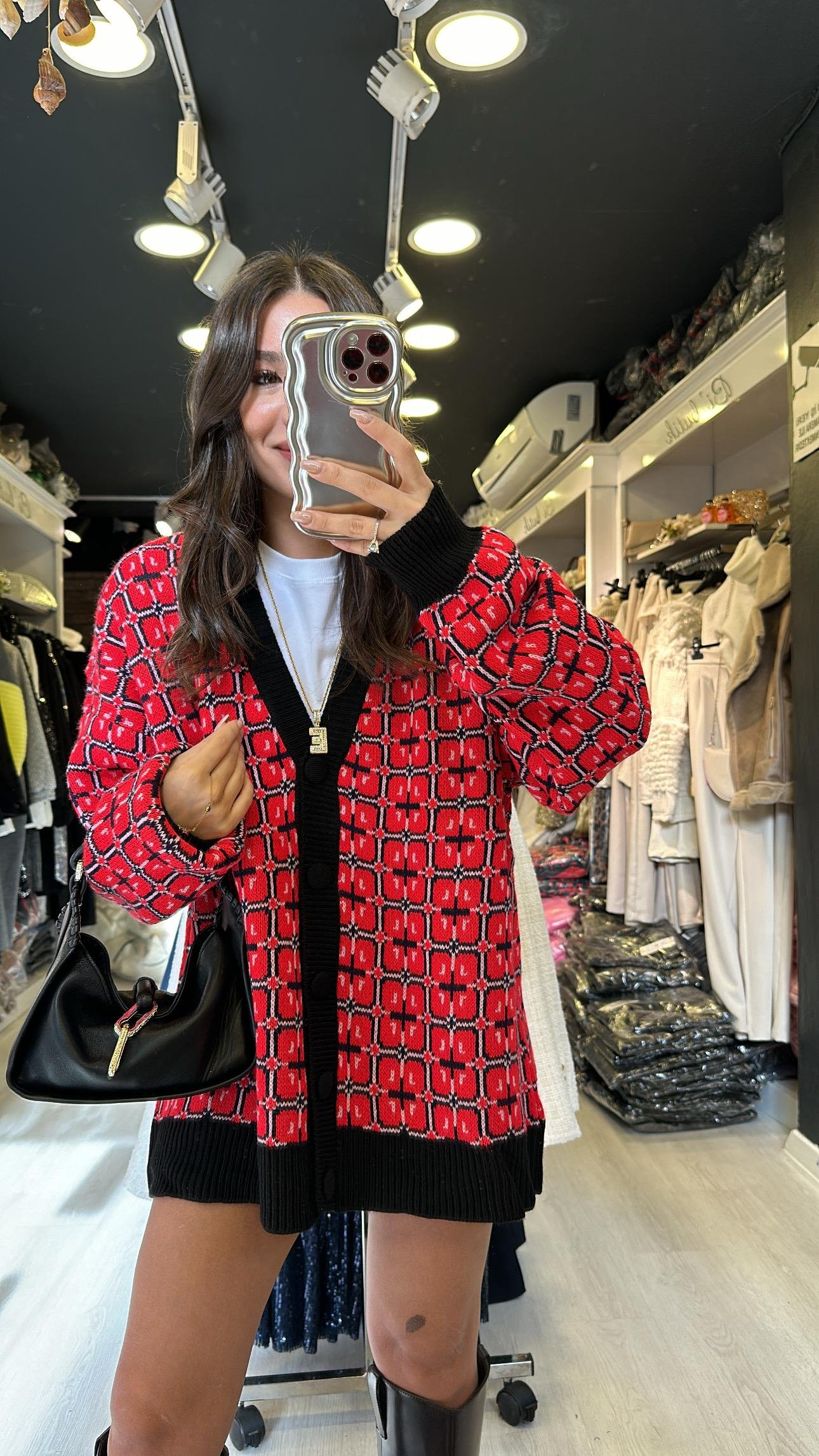 Kırmızı Siyah Desenli Düğmeli Hırka