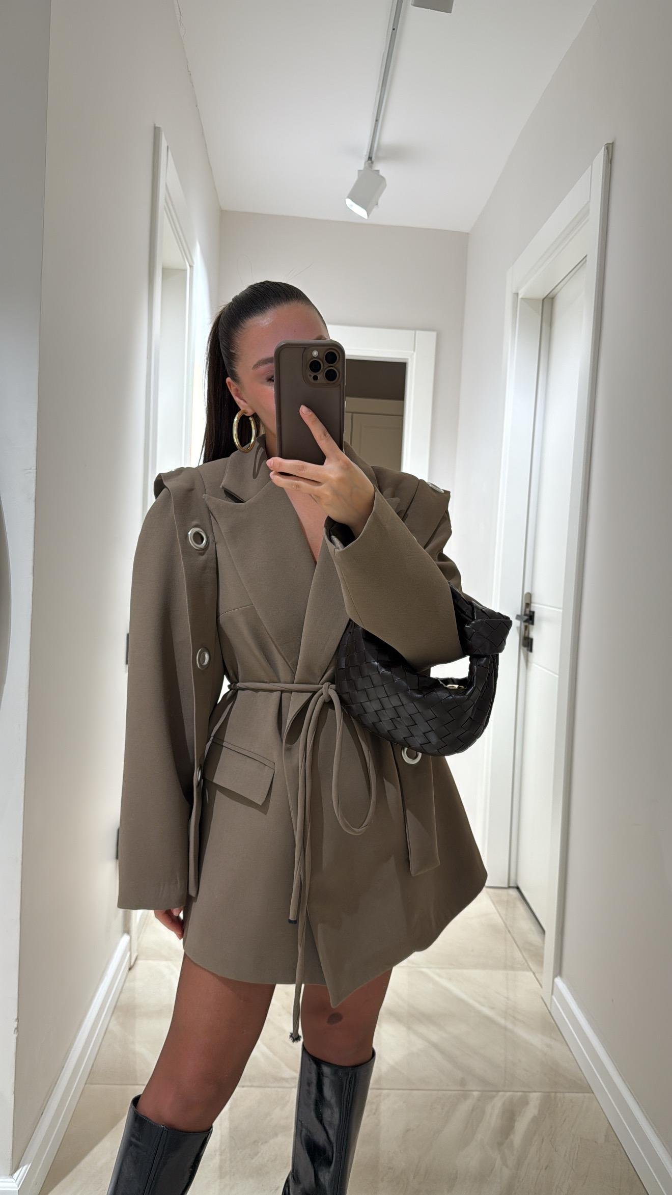 Koyu Bej Omuz Kuş Gözü Detaylı Blazer Ceket