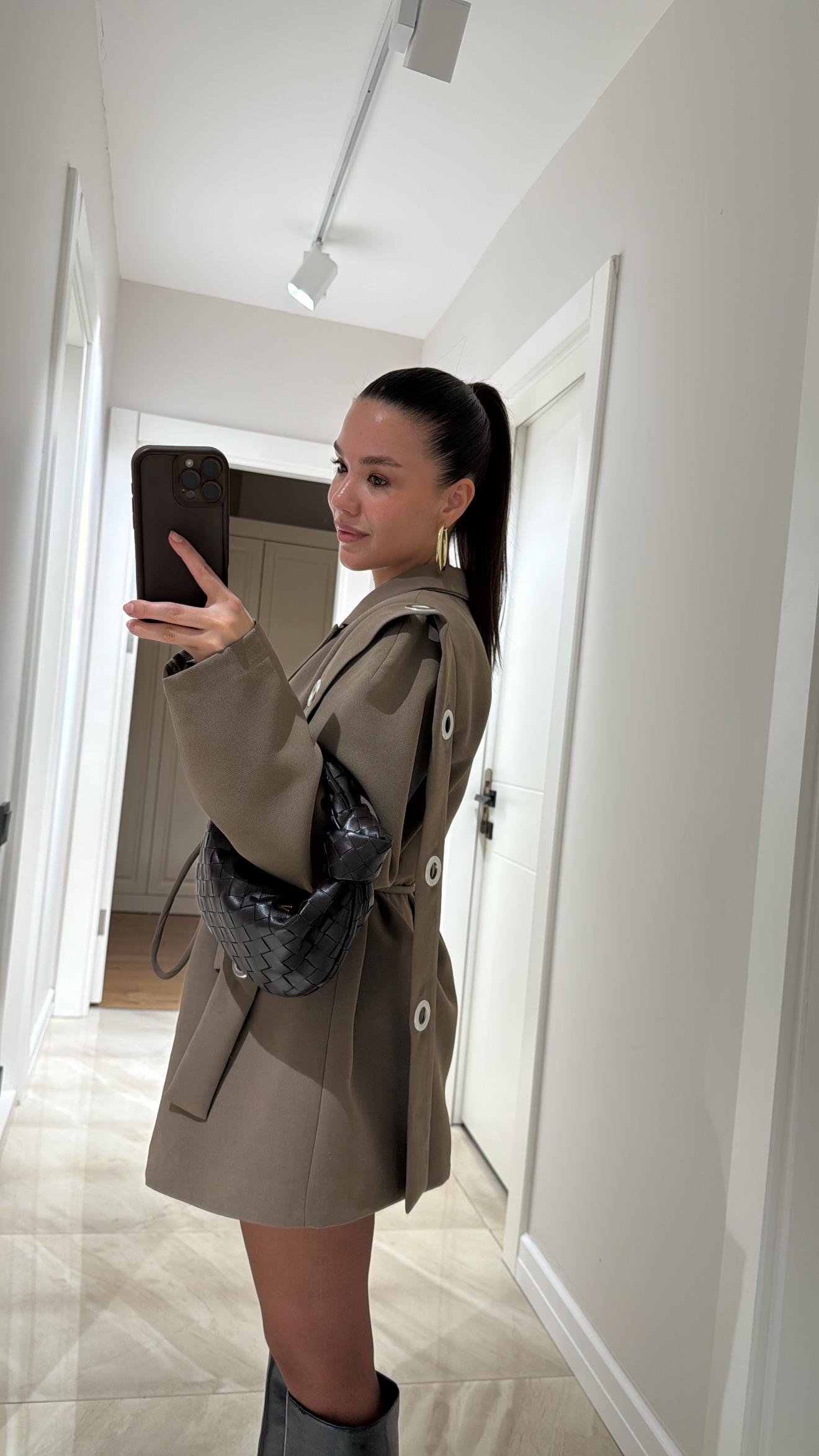 Koyu Bej Omuz Kuş Gözü Detaylı Blazer Ceket