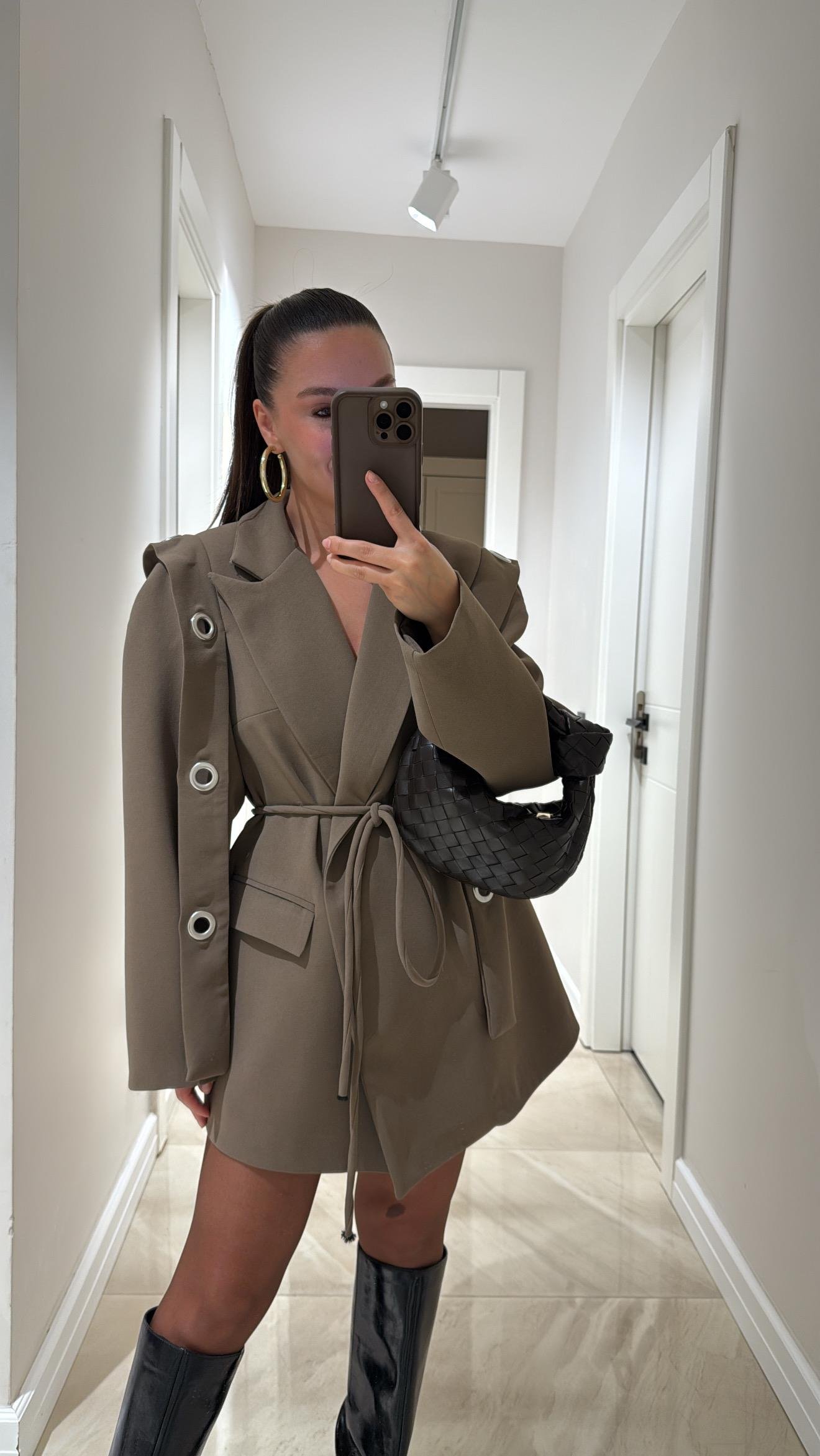 Koyu Bej Omuz Kuş Gözü Detaylı Blazer Ceket