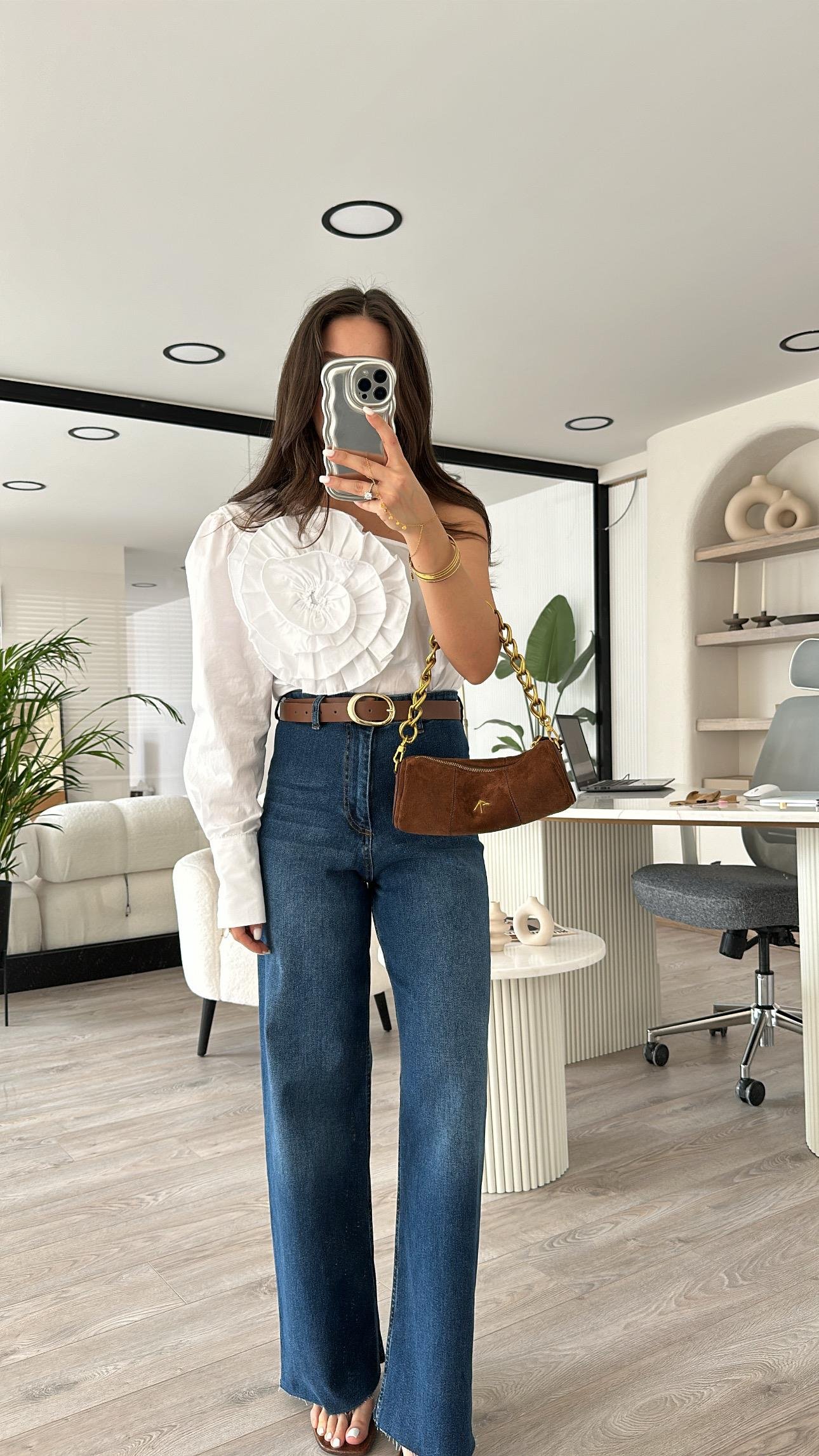 Koyu Mavi Arka Cep Detalı Bol Paça Marka Model Jean