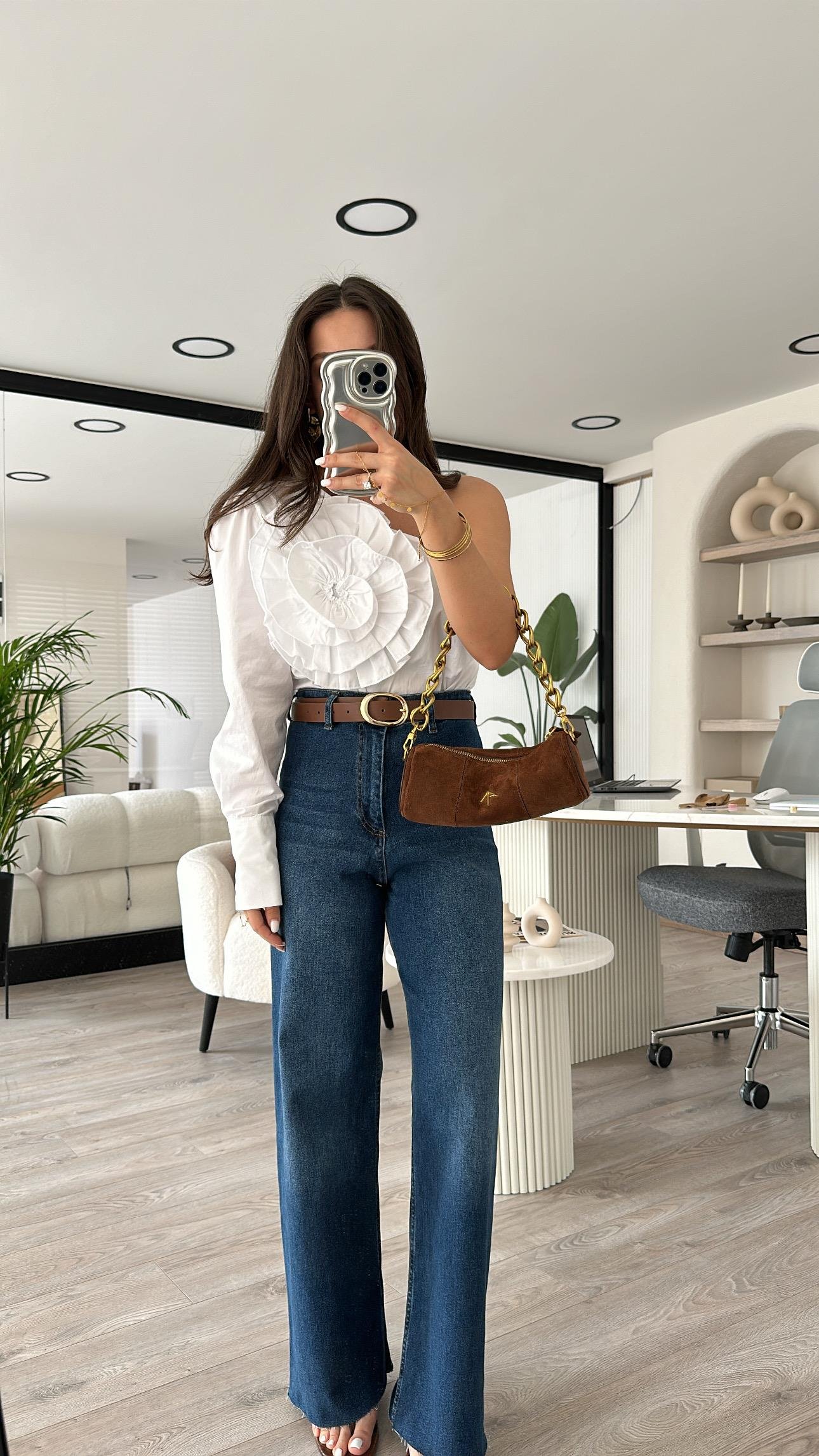 Koyu Mavi Arka Cep Detalı Bol Paça Marka Model Jean