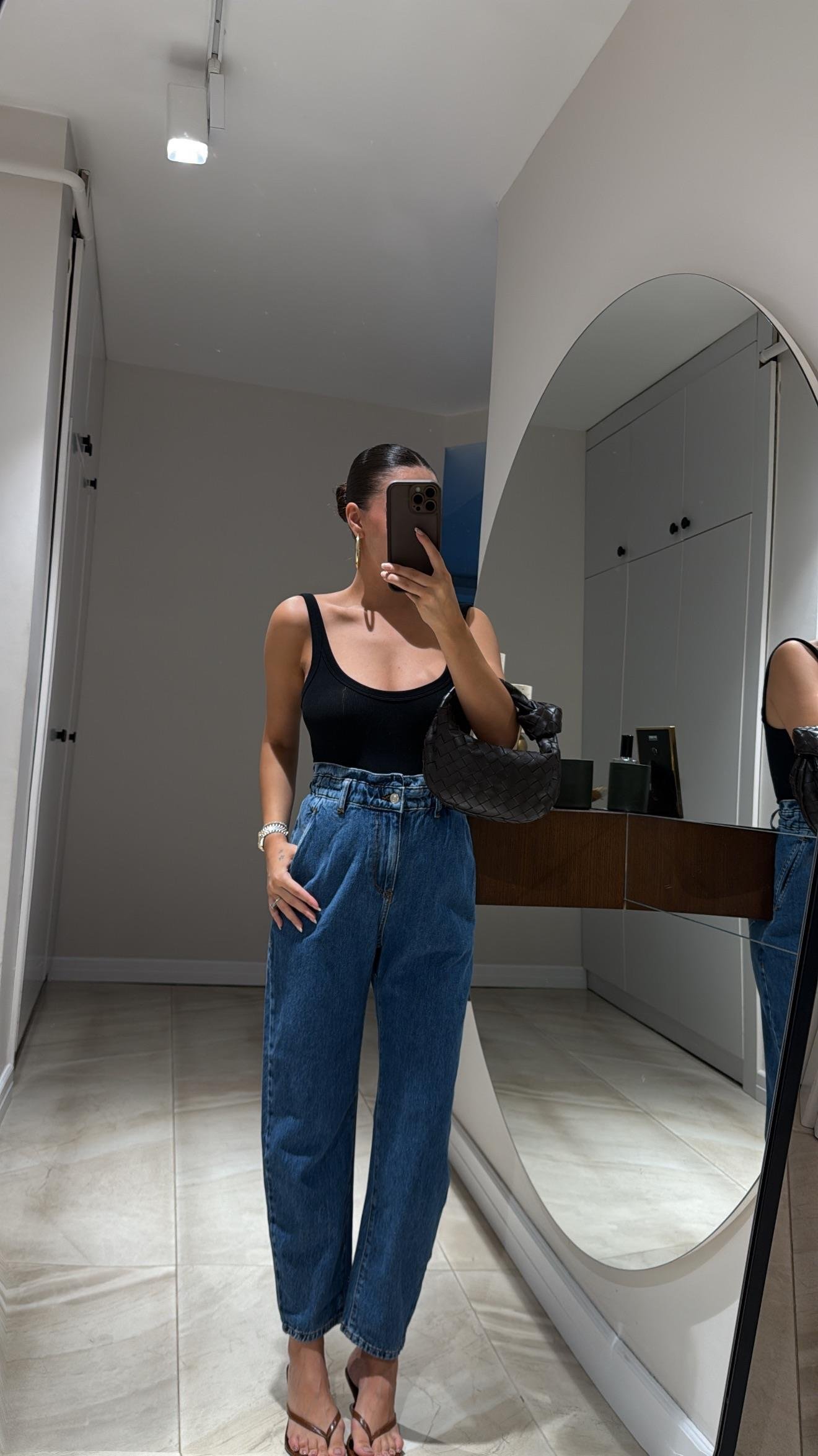 Koyu Mavi Bel Lastik Detaylı Marka Model Mom Jean