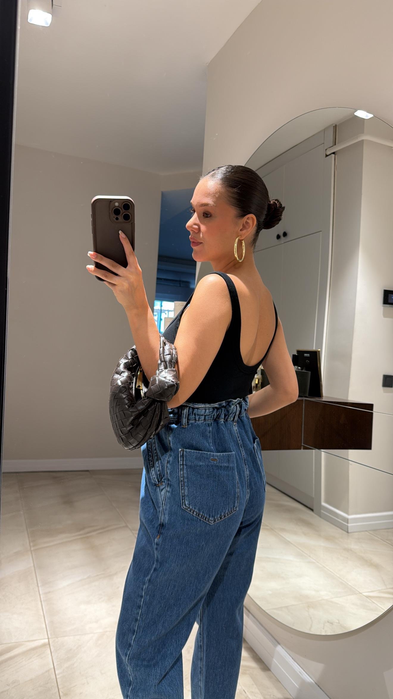 Koyu Mavi Bel Lastik Detaylı Marka Model Mom Jean