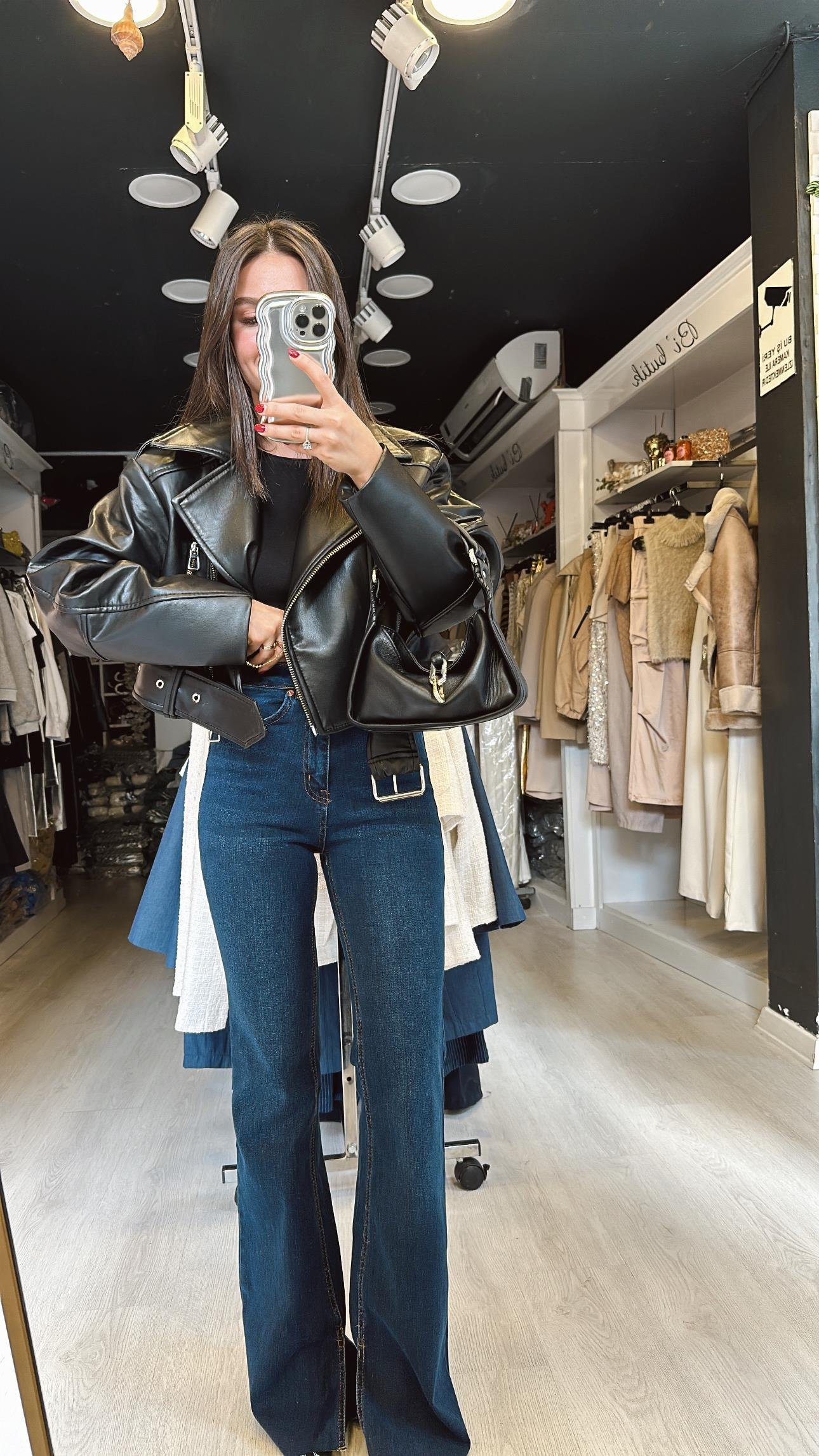 Koyu Mavi İspanyol Paça Yırtmaçlı Marka Model Jean