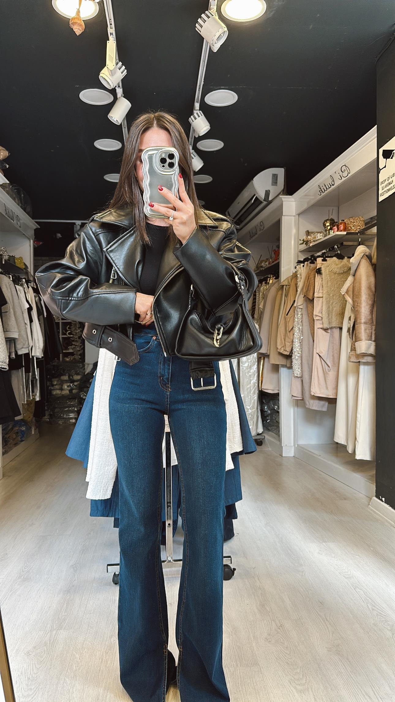 Koyu Mavi İspanyol Paça Yırtmaçlı Marka Model Jean