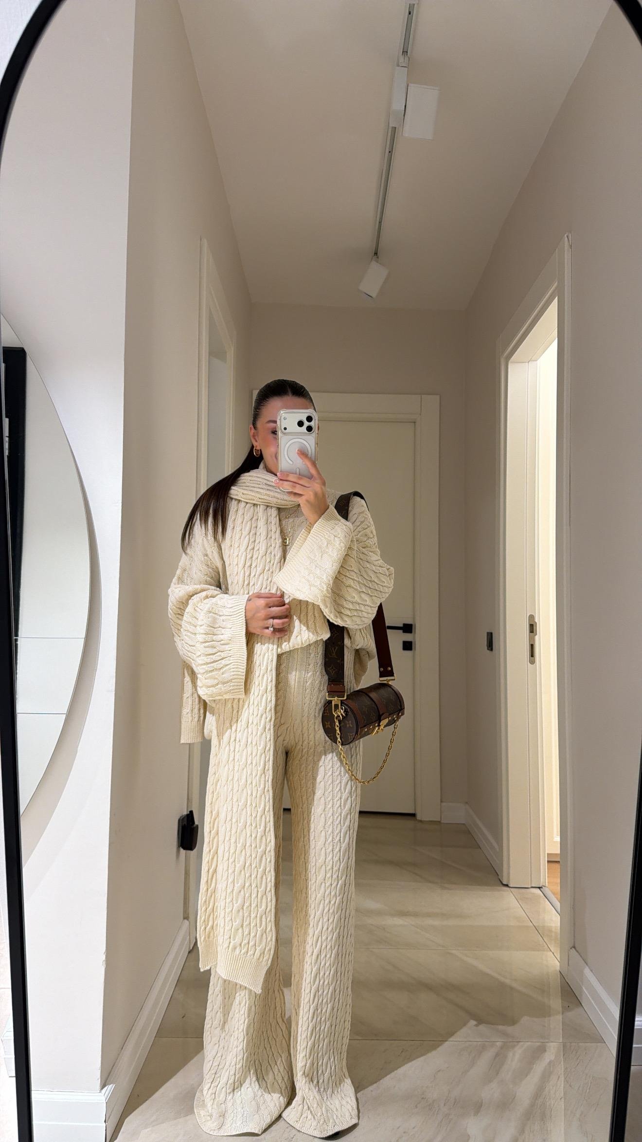 Krem Atkılı Marka Model Pantolon Takım