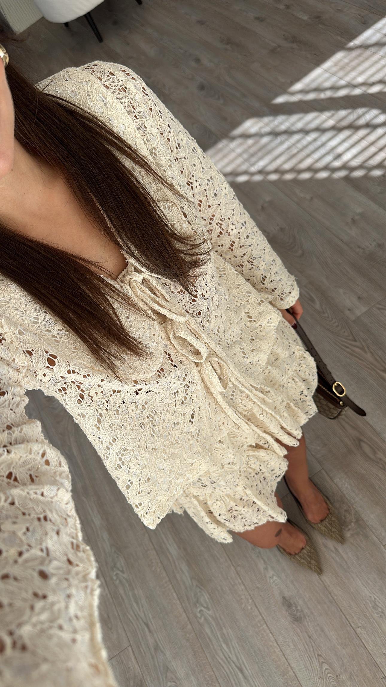 Krem Bağlamalı Dantelli Bluz