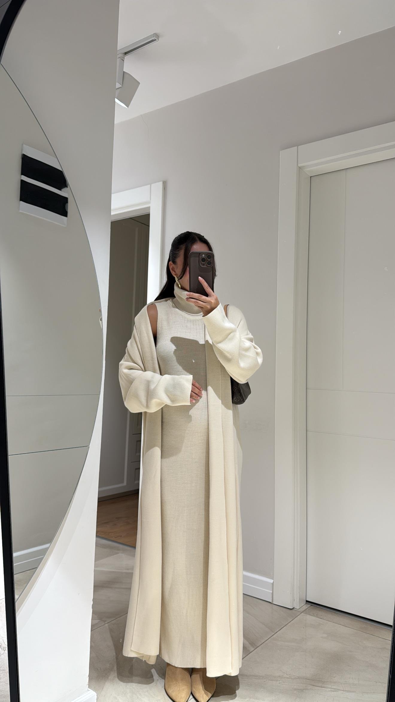 Krem Balıkçı Yaka Elbiseli Hırka Takım 