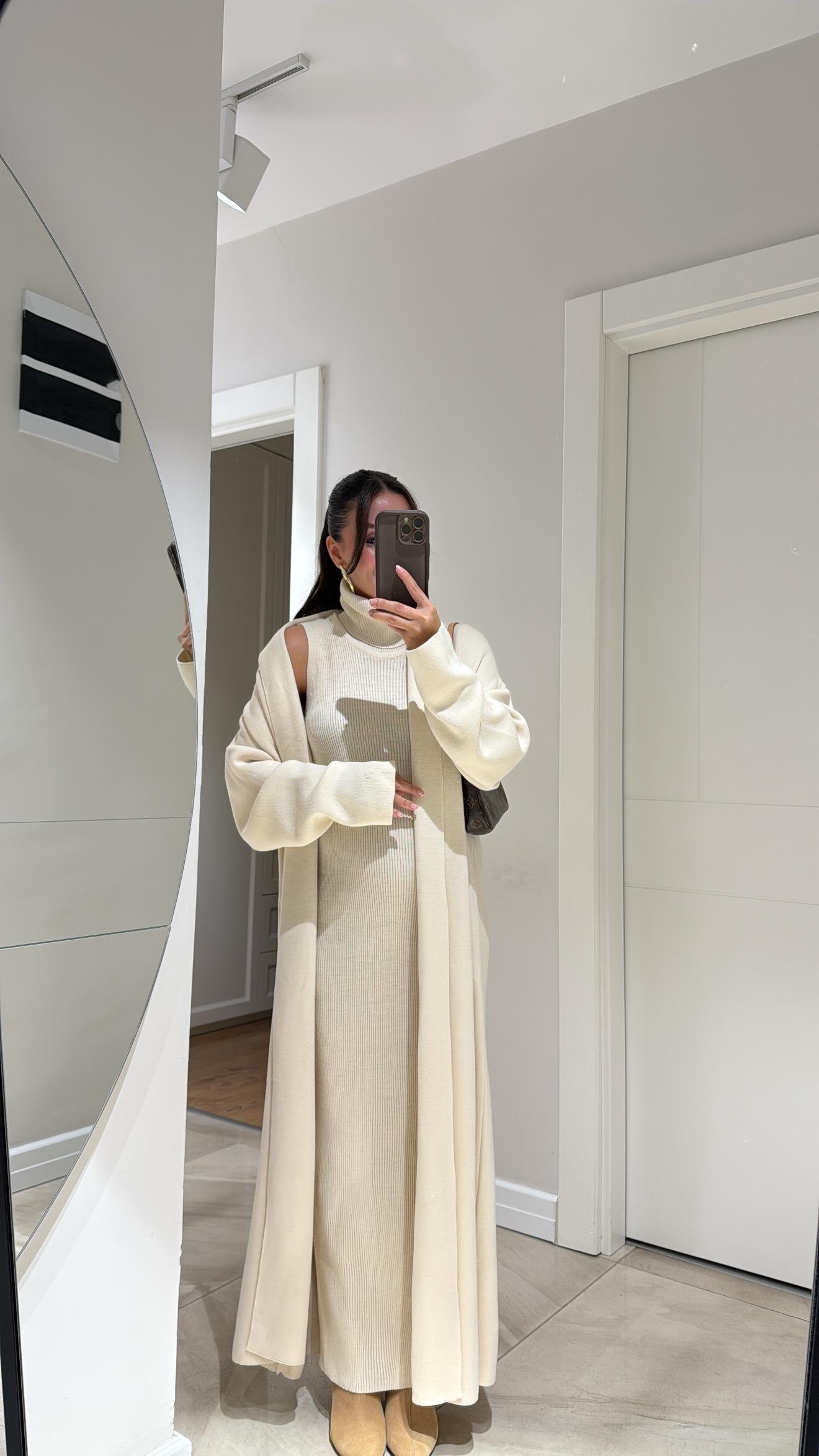 Krem Balıkçı Yaka Elbiseli Hırka Takım 