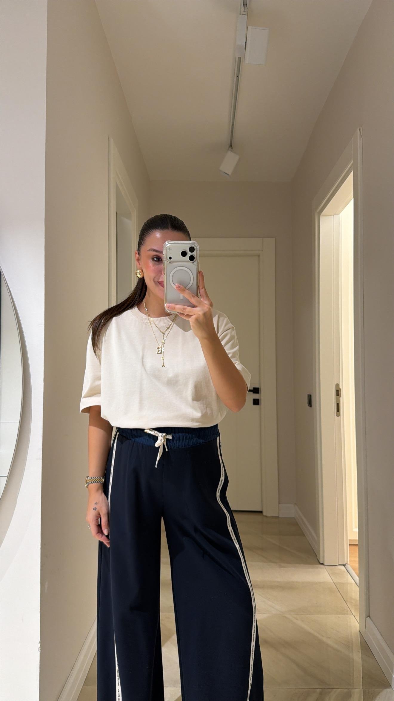 Ekru Bisiklet Yaka Kısa Kol Tişört