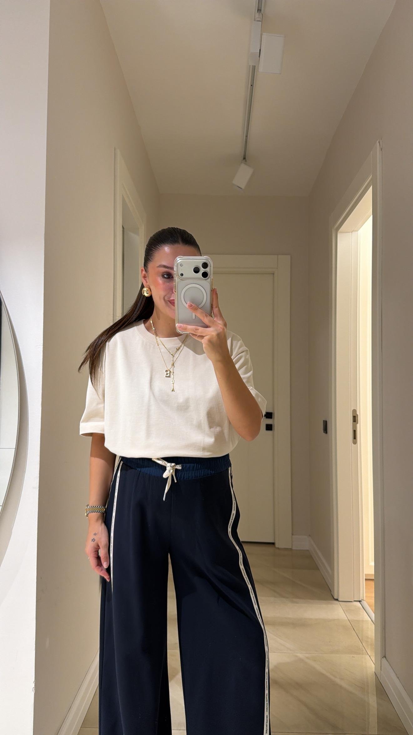 Ekru Bisiklet Yaka Kısa Kol Tişört