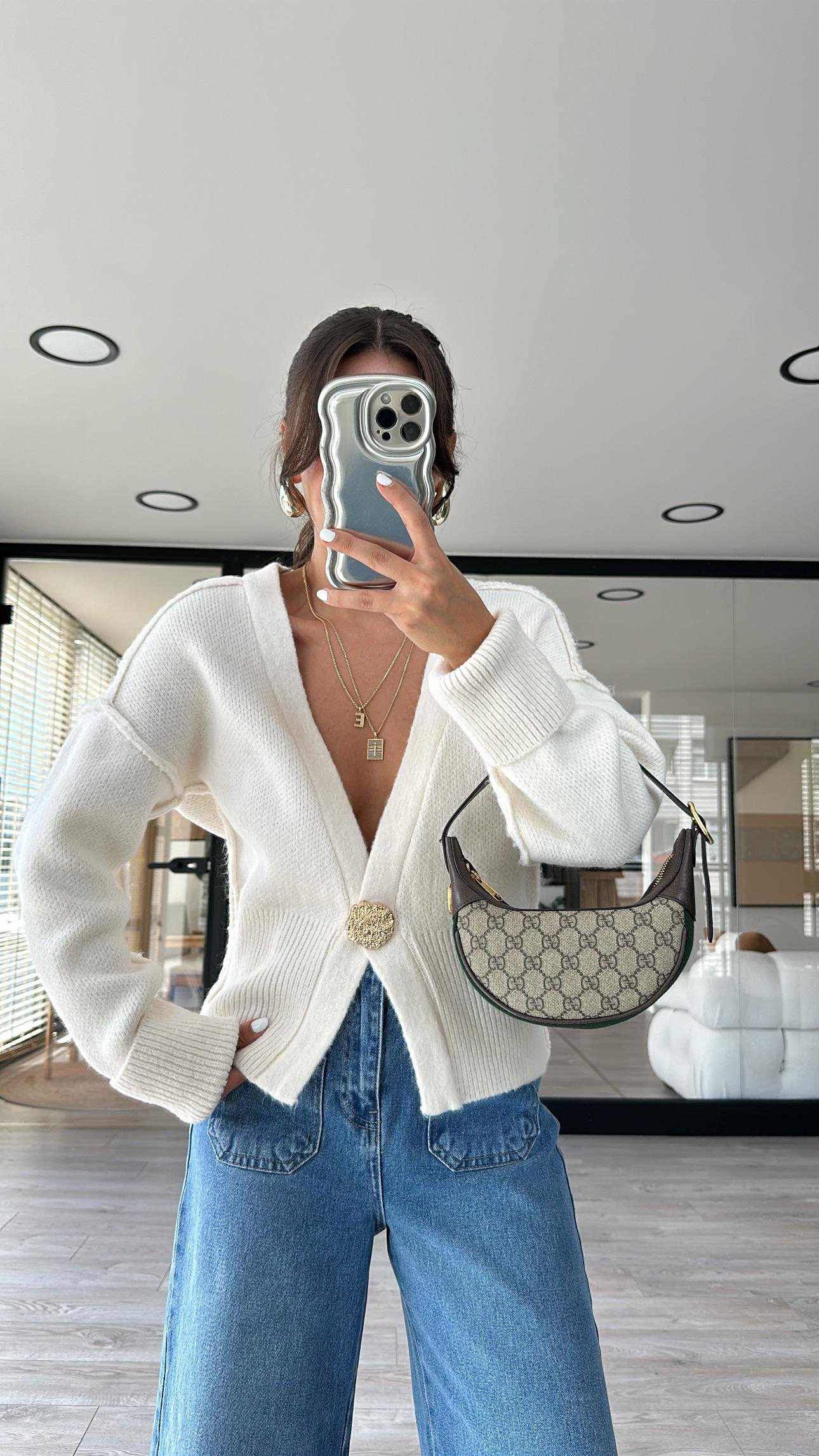 Krem Gold Düğme Detaylı Ters Dikişli Hırka 