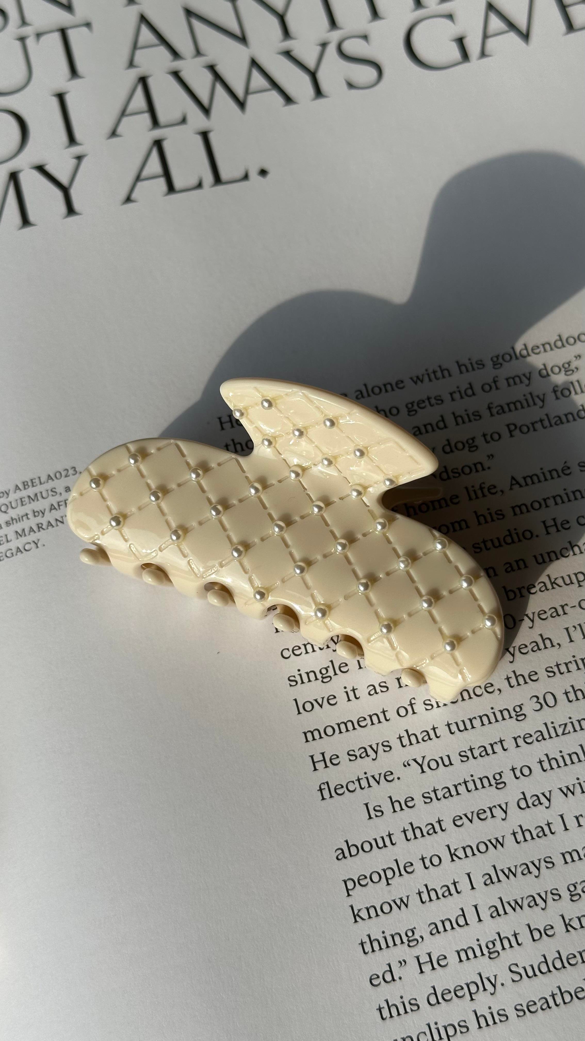 Krem İnci Detaylı Mandal Toka