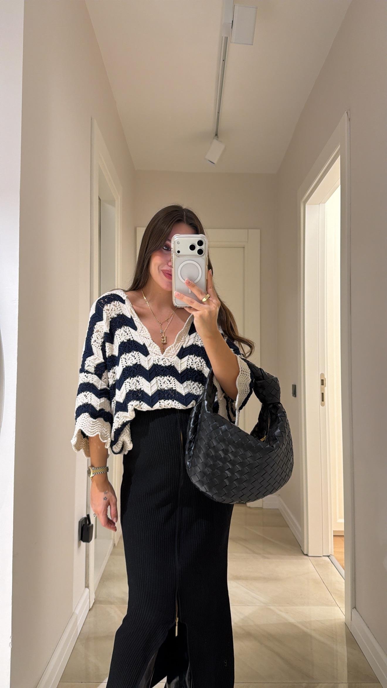 Krem Lacivert V Yaka Ajurlu Triko Kazak