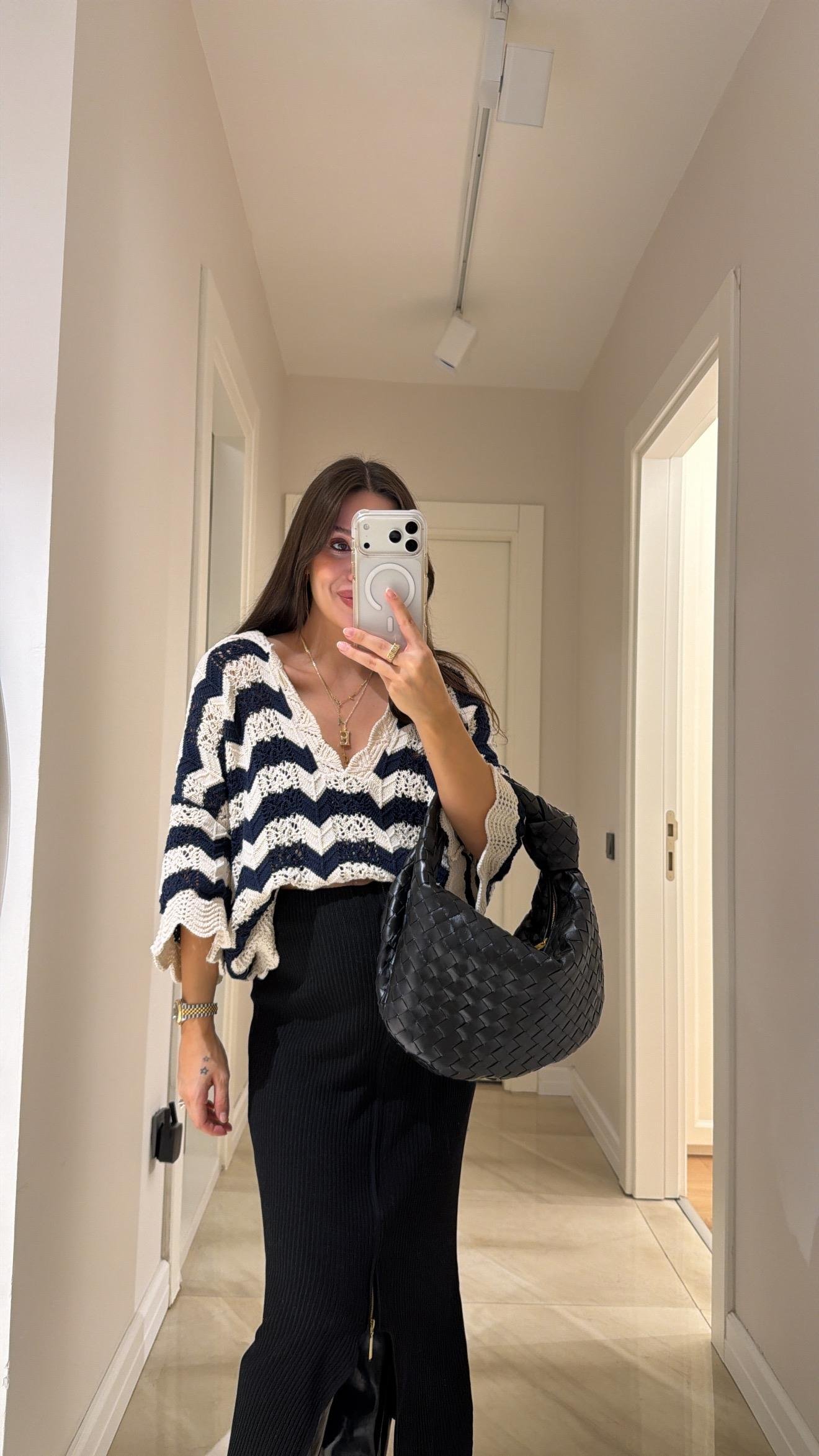 Krem Lacivert V Yaka Ajurlu Triko Kazak