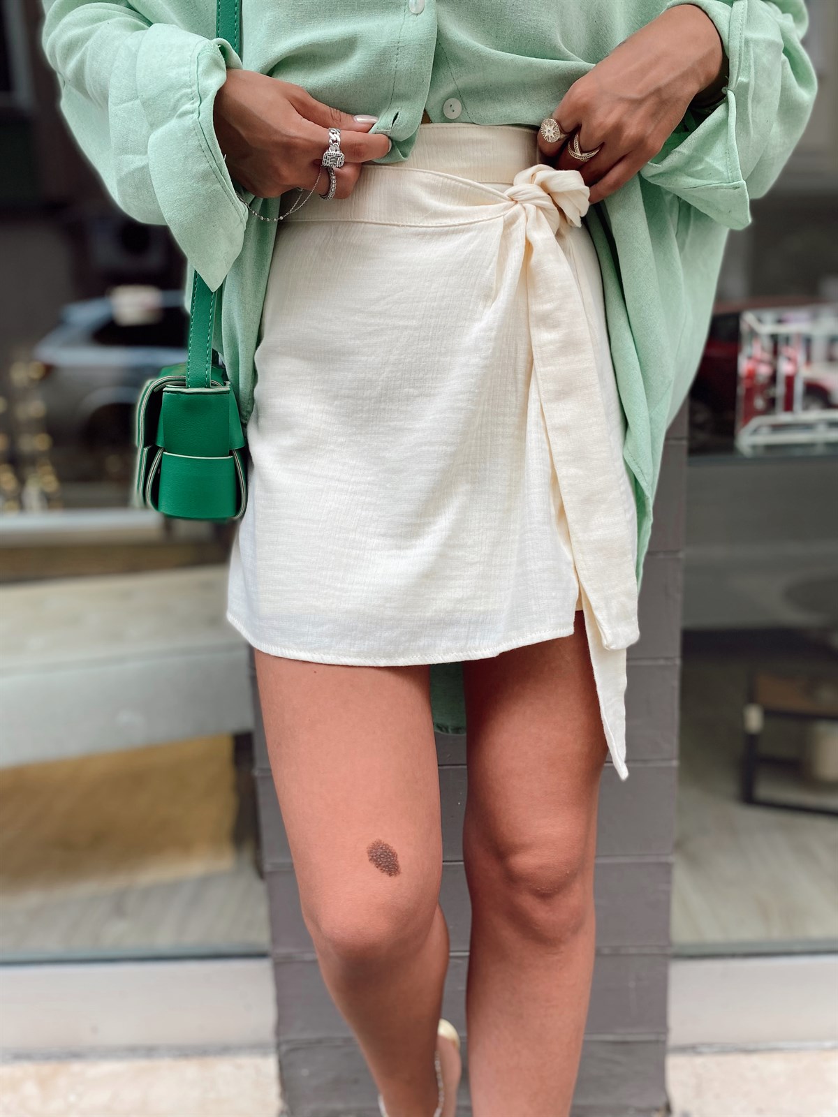 Krem Renk Bağlamalı Pileli Etek 