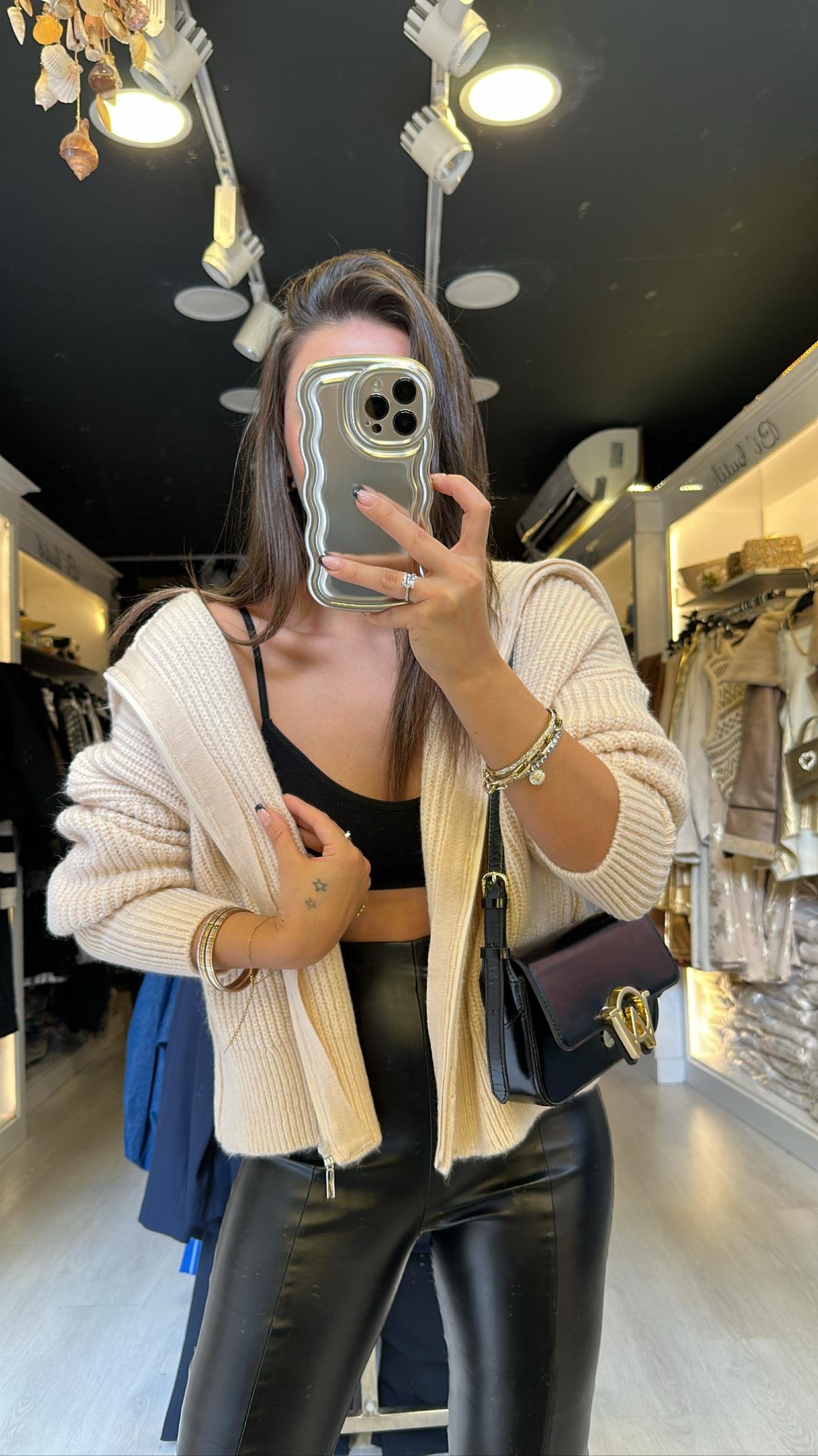 Krem Renk Yaka Detaylı Fermuarlı Hırka 