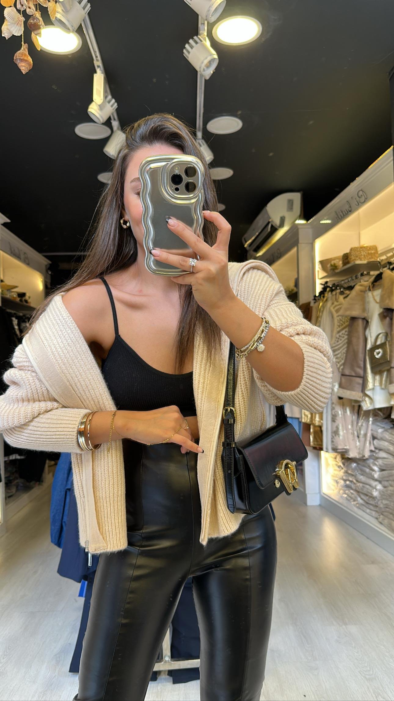 Krem Renk Yaka Detaylı Fermuarlı Hırka 