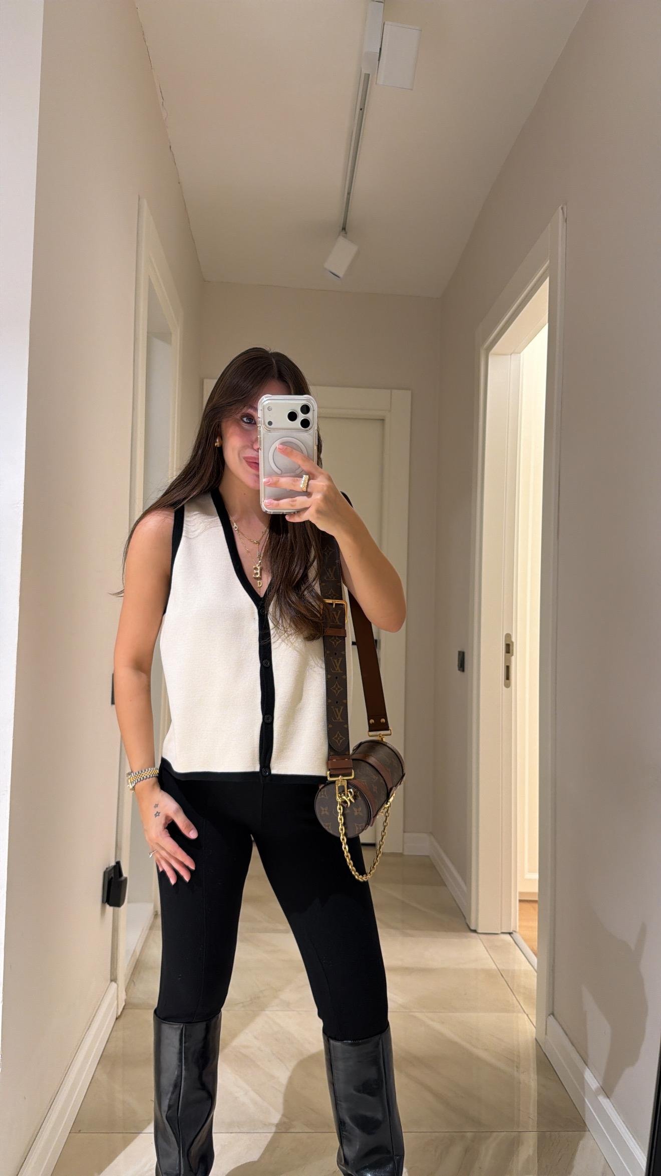 Krem Siyah Biyeli Marka Model Triko Yelek