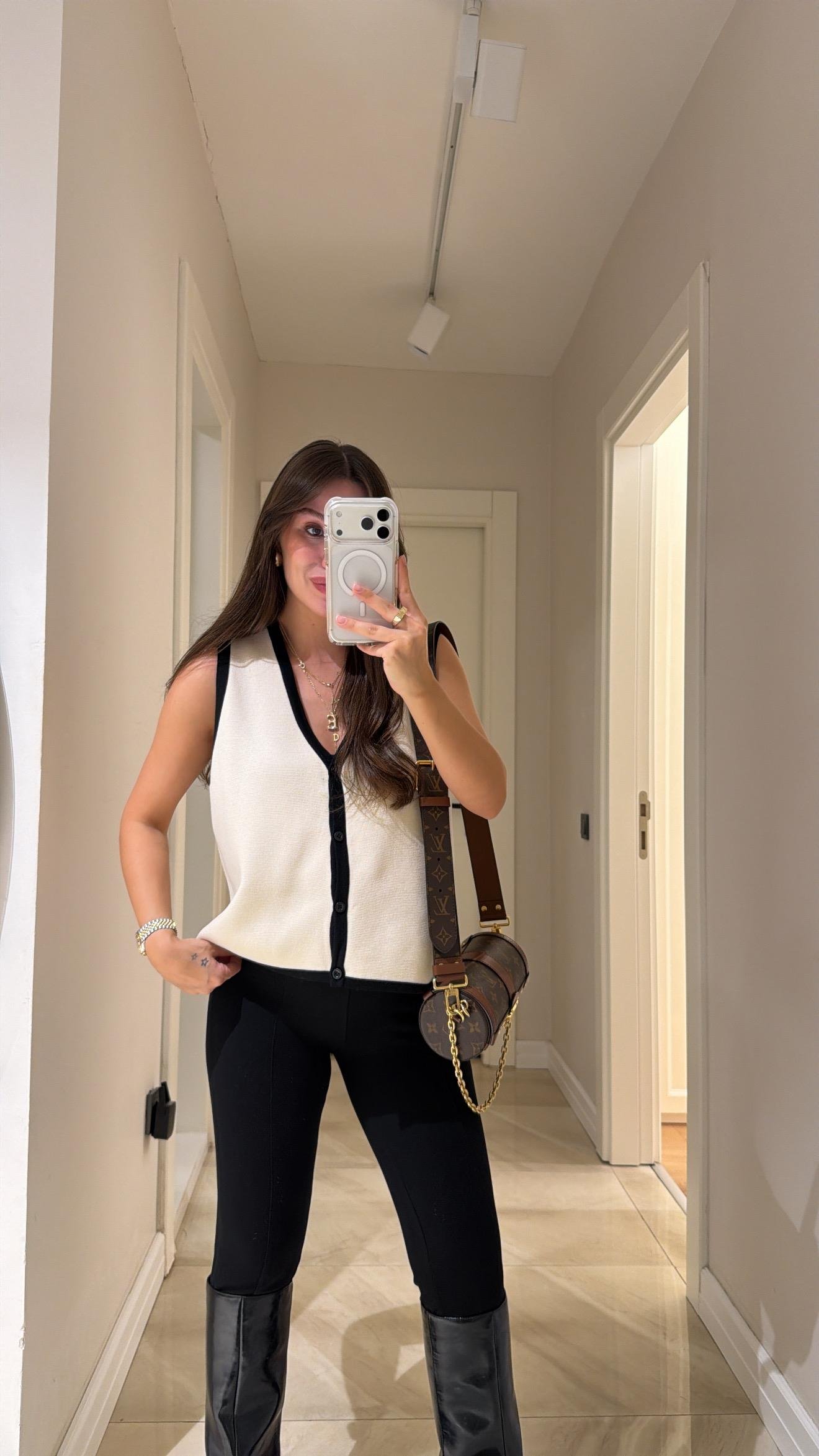 Krem Siyah Biyeli Marka Model Triko Yelek