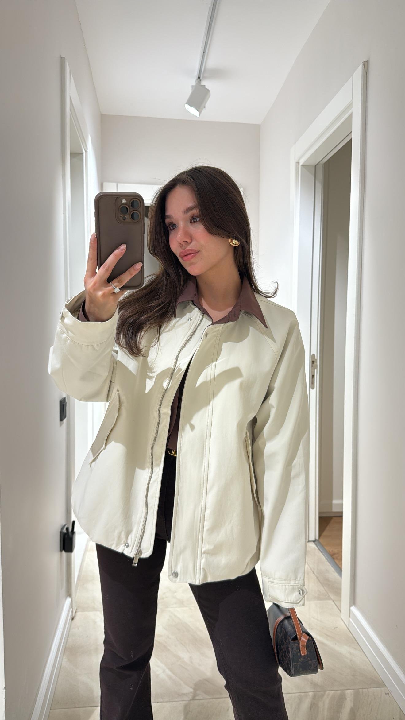 Krem Yan Cepli Marka Model Bomber Ceket