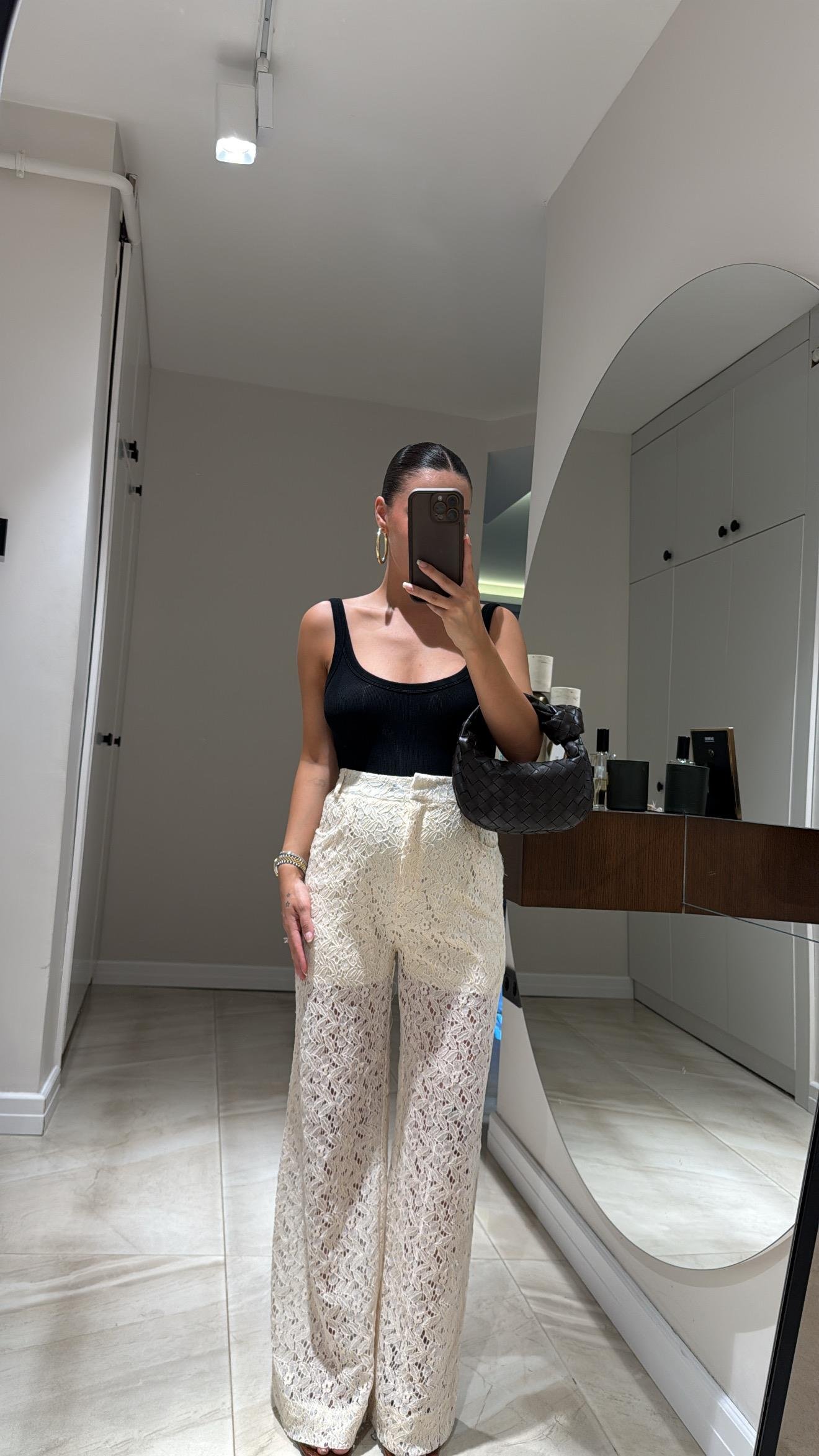 Siyah Yarı Astarlı Dantalli Pantolon