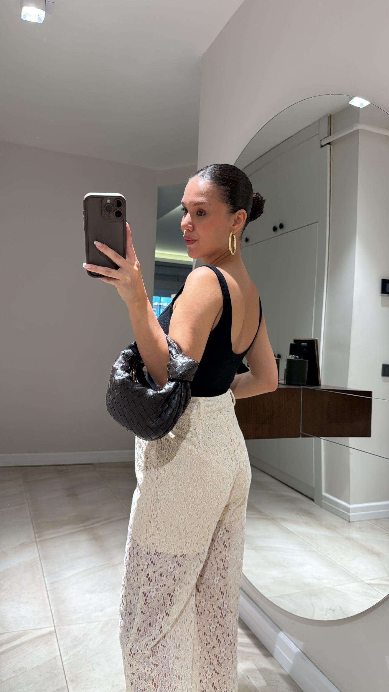 Siyah Yarı Astarlı Dantalli Pantolon