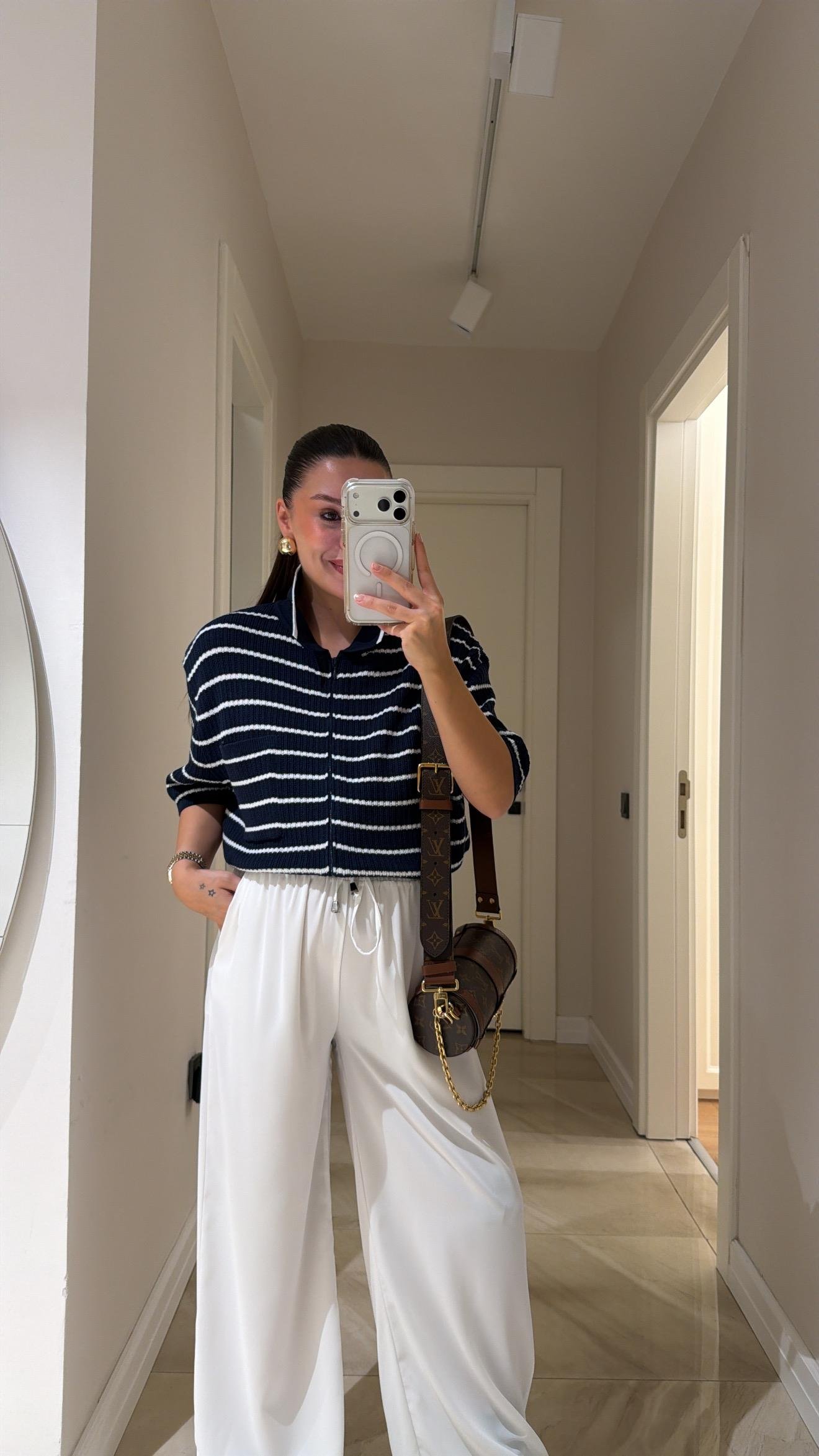 Lacivert Ekru Ön Fermuarlı Marka Model Kazak