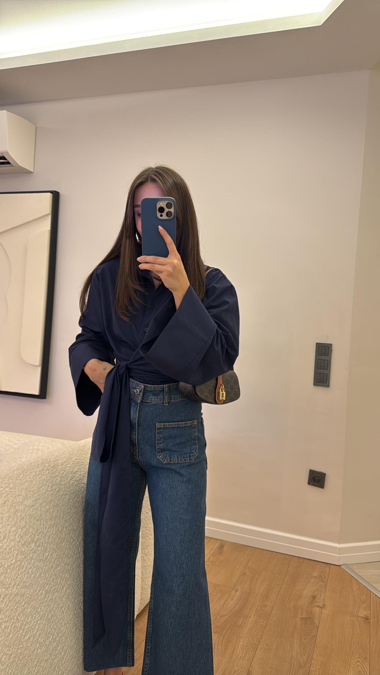 Lacivert Geniş Kol Detaylı Bağlamalı Gömlek