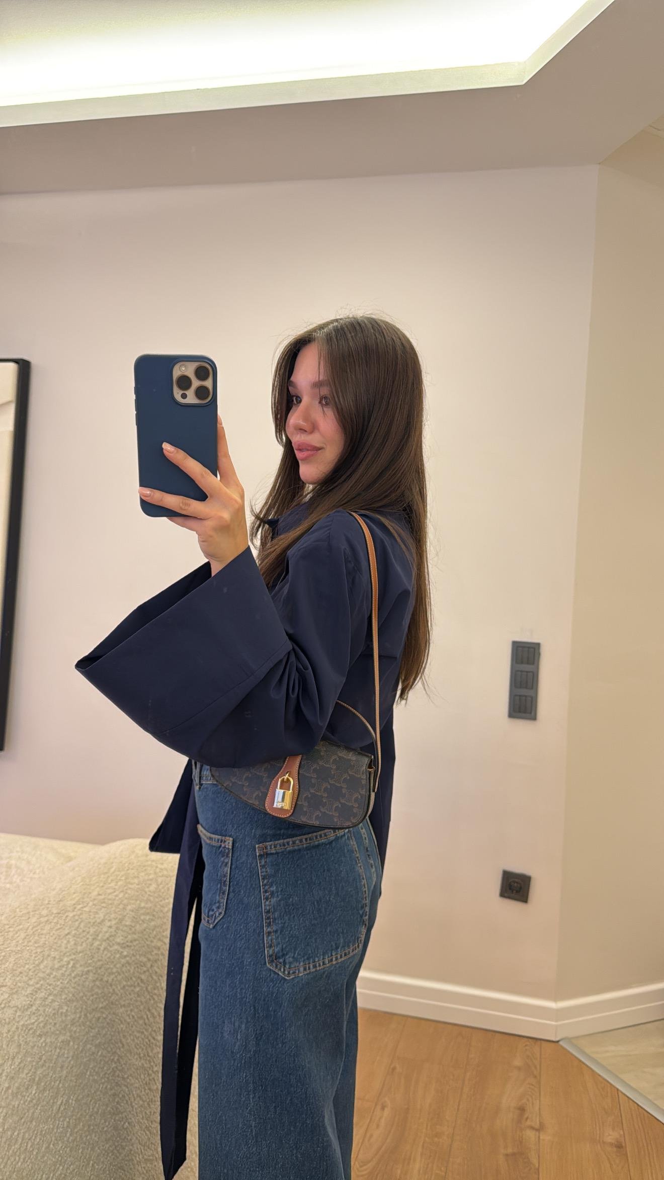 Lacivert Geniş Kol Detaylı Bağlamalı Gömlek