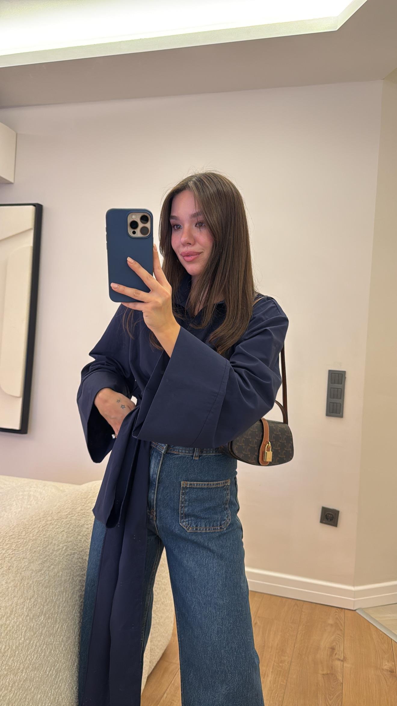 Lacivert Geniş Kol Detaylı Bağlamalı Gömlek