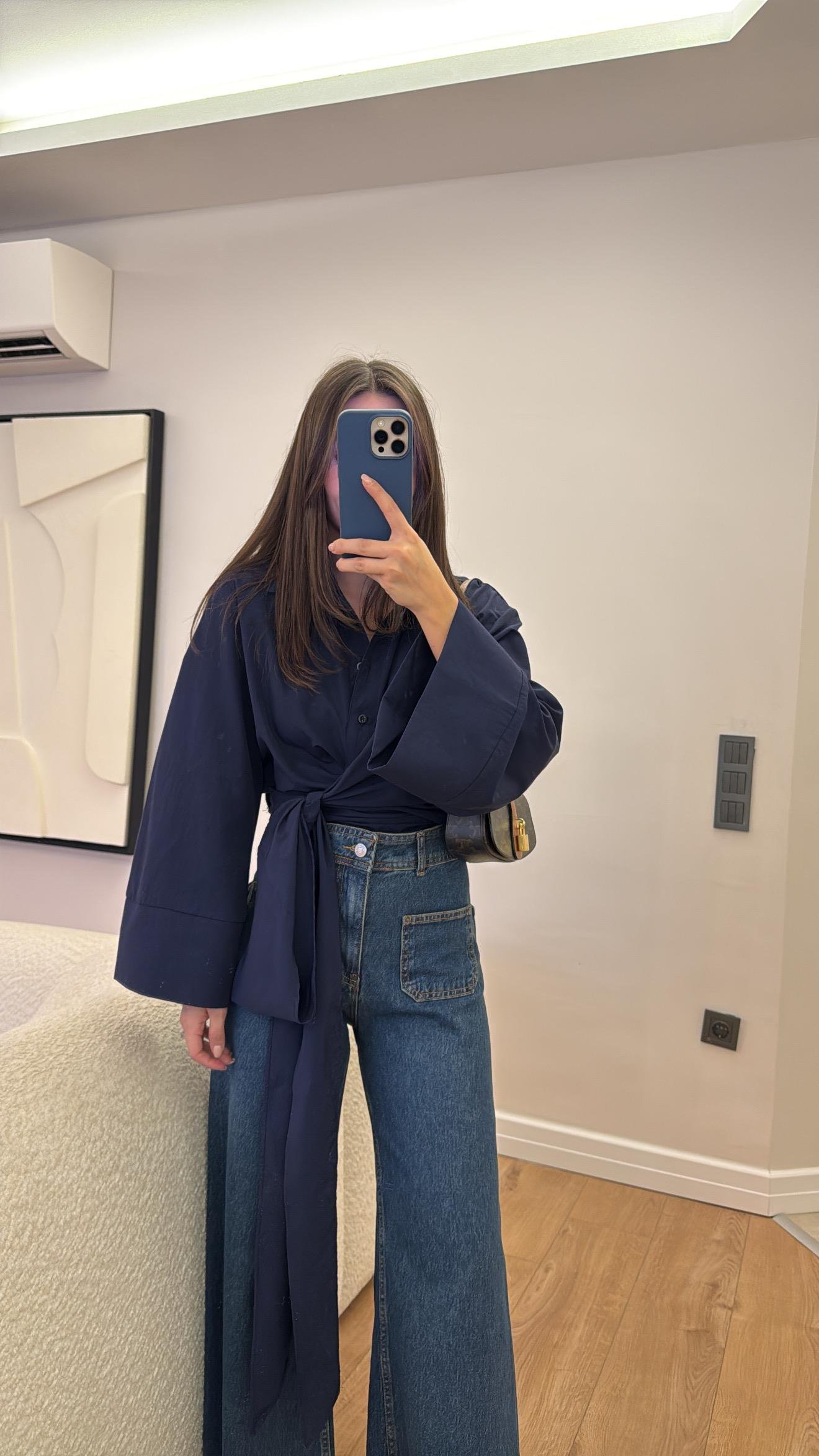 Lacivert Geniş Kol Detaylı Bağlamalı Gömlek