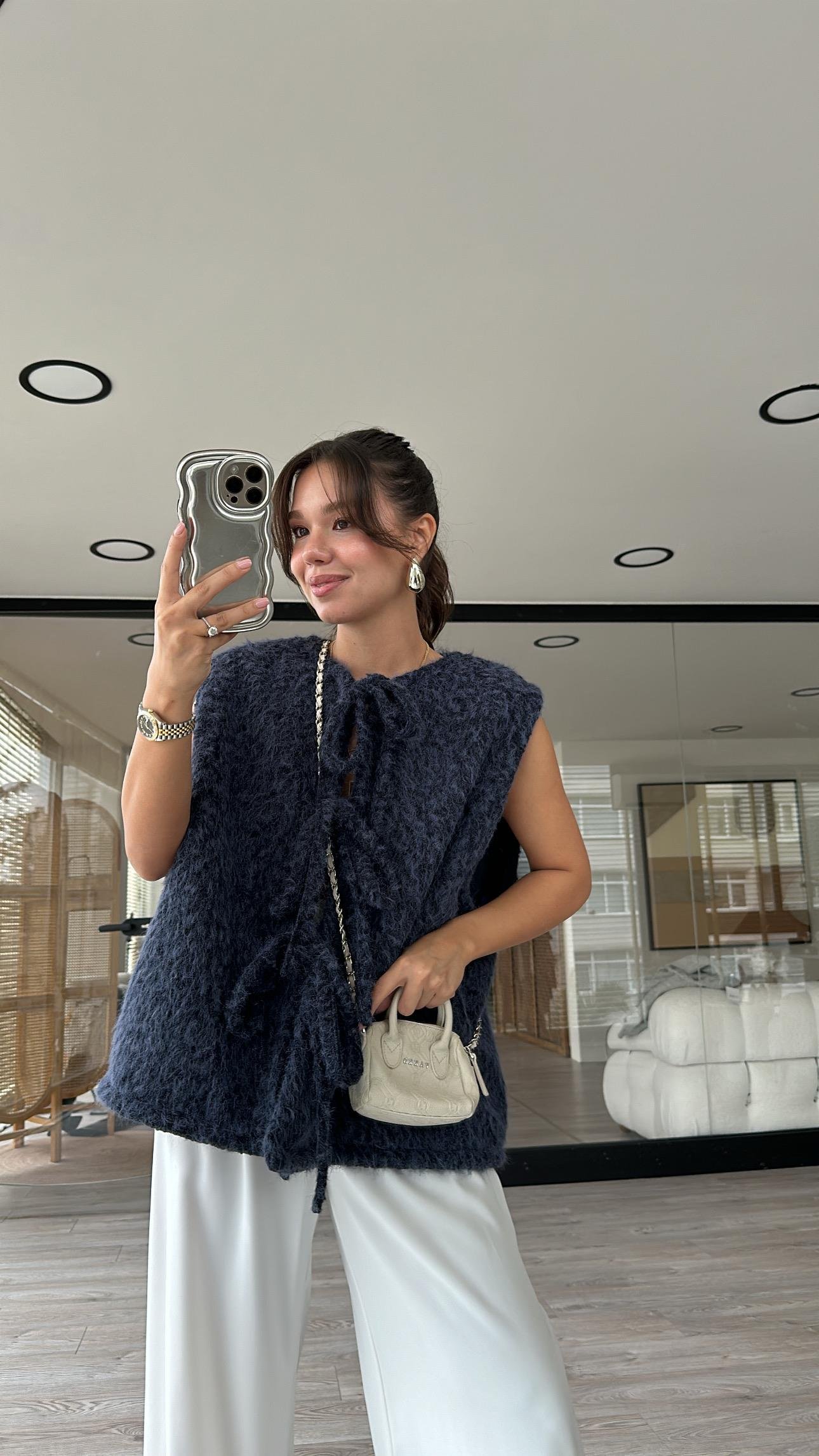 Lacivert Marka Model Ön Bağlamalı Sakallı Yelek