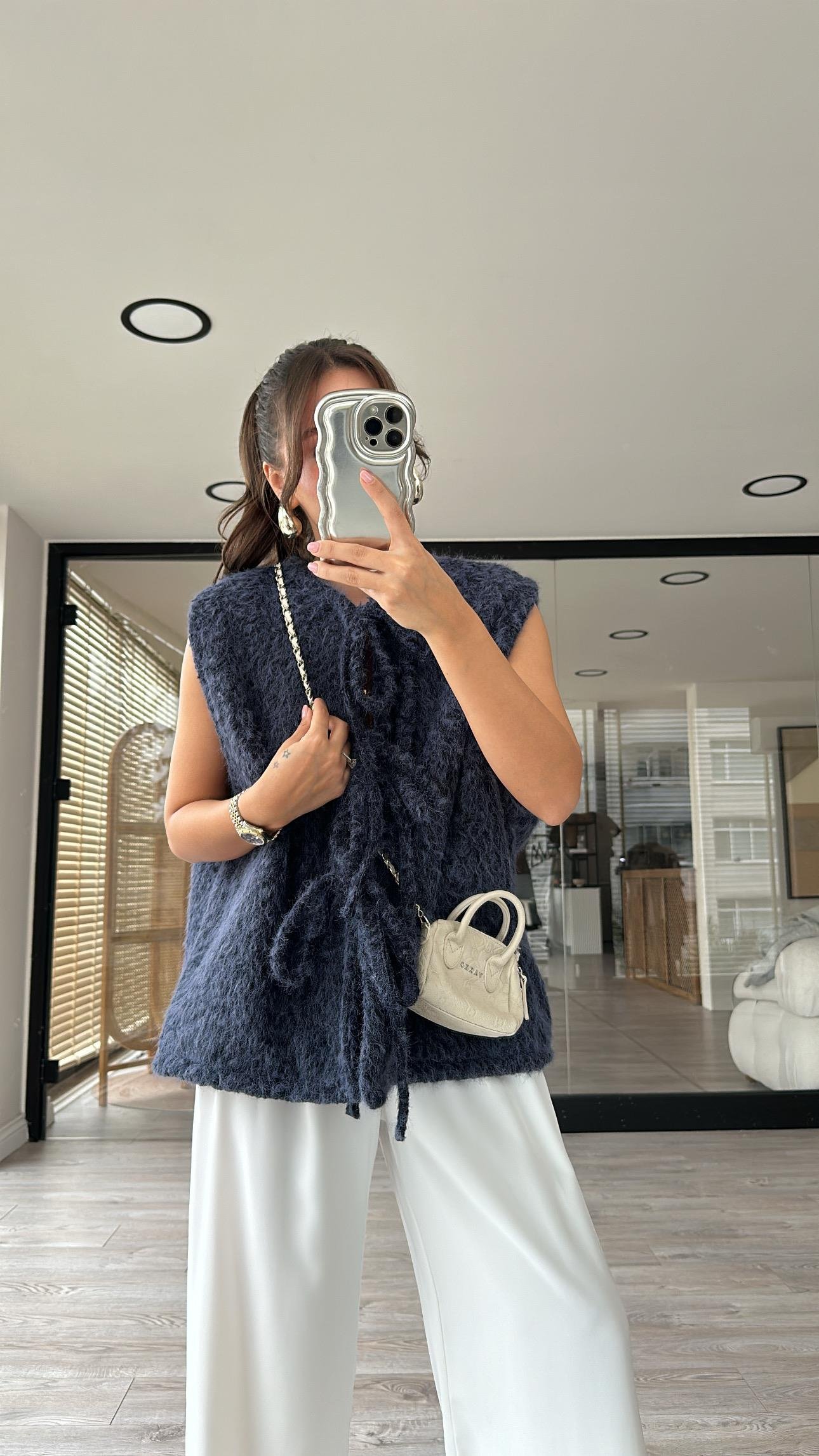 Lacivert Marka Model Ön Bağlamalı Sakallı Yelek