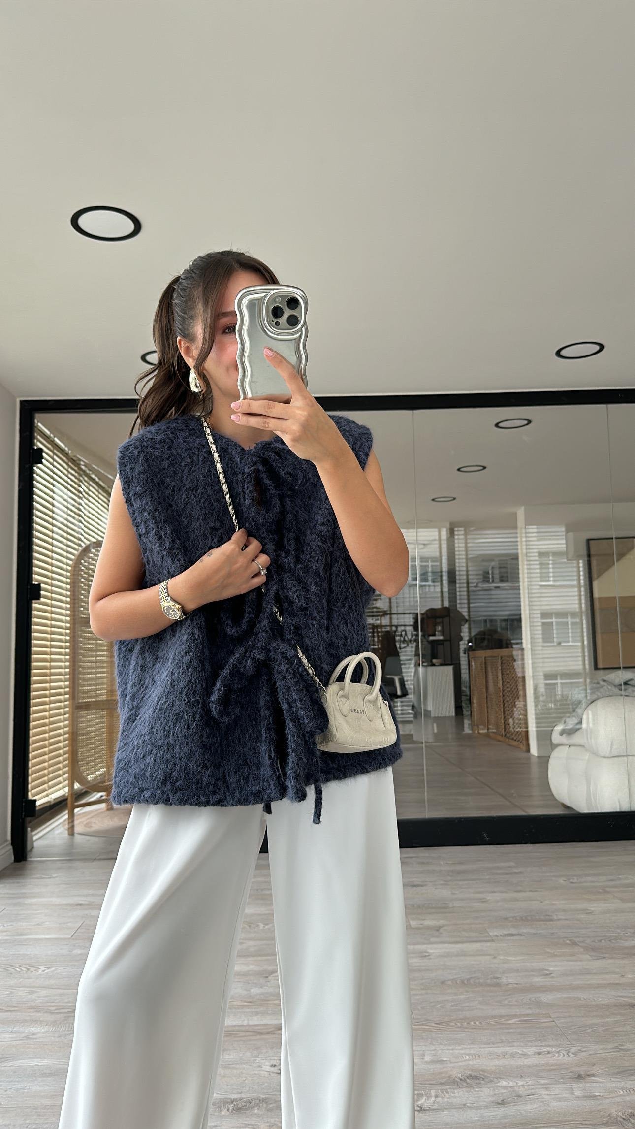 Lacivert Marka Model Ön Bağlamalı Sakallı Yelek