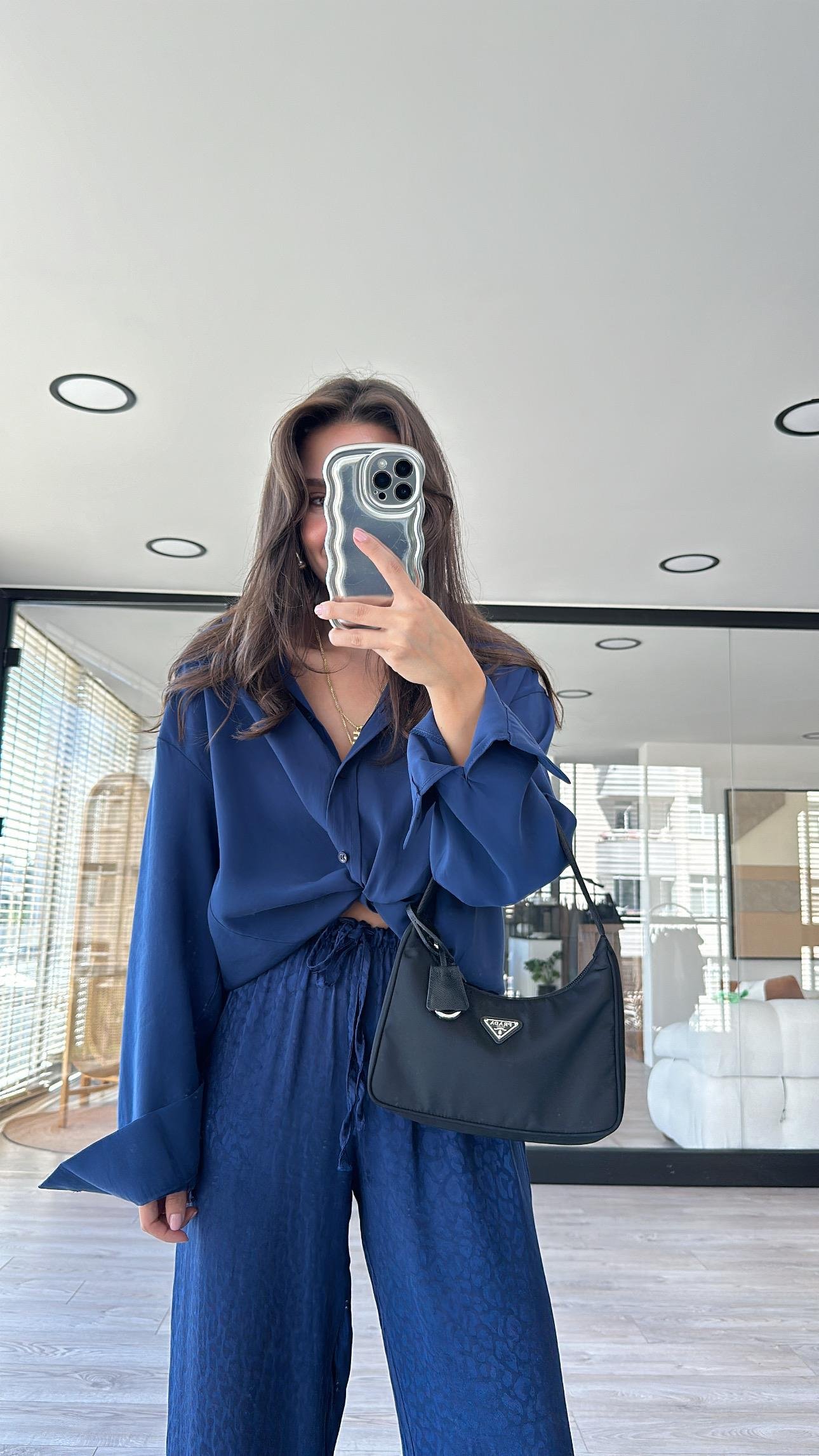 Lacivert Oval Kesim Modal Kumaş Gömlek 