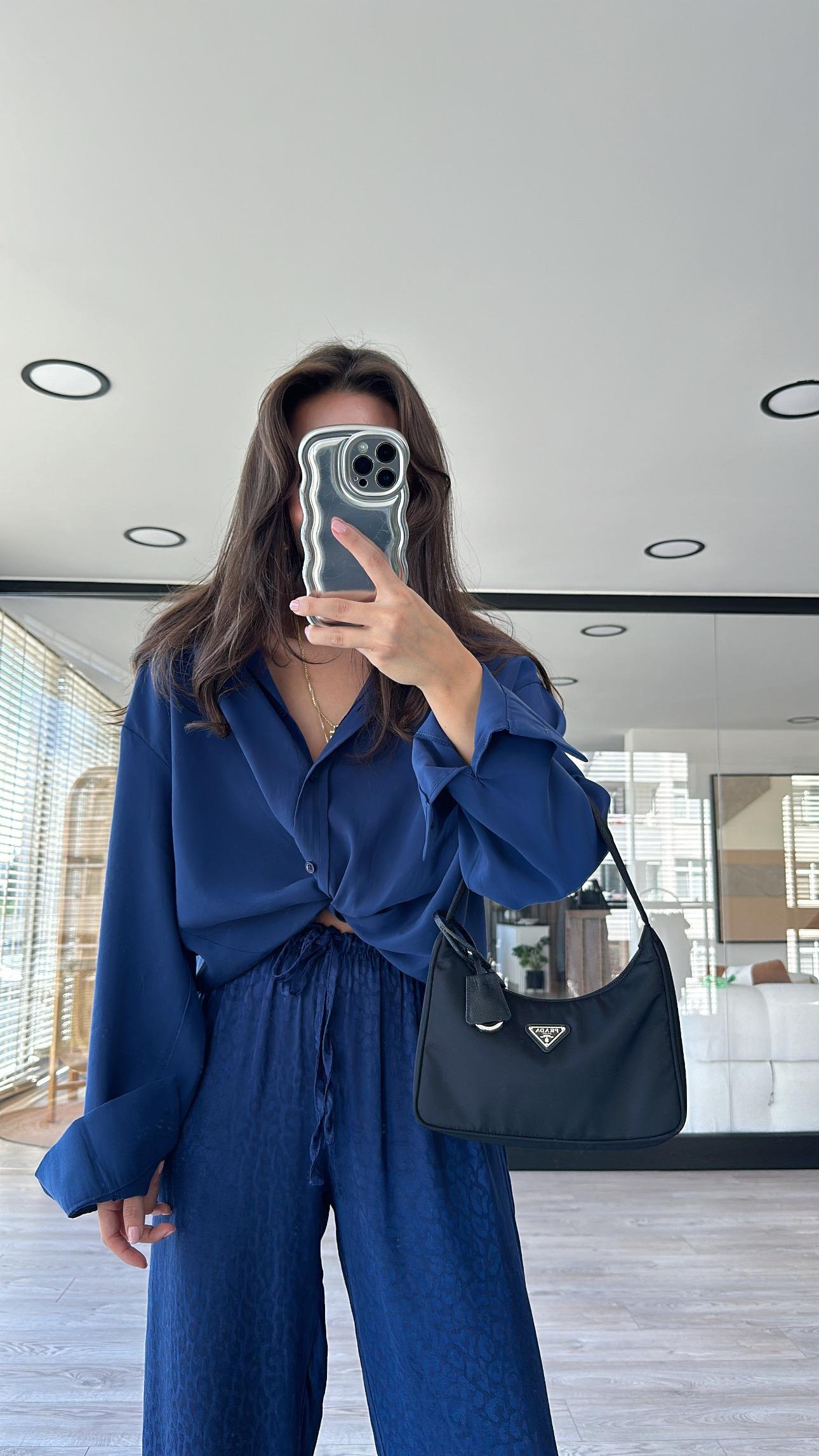 Lacivert Oval Kesim Modal Kumaş Gömlek 