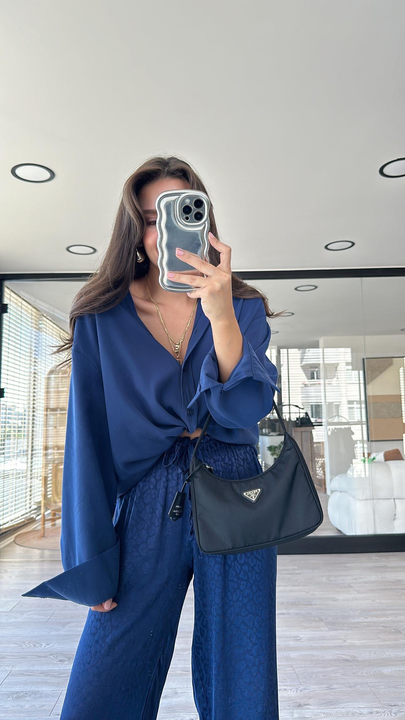 Lacivert Oval Kesim Modal Kumaş Gömlek 