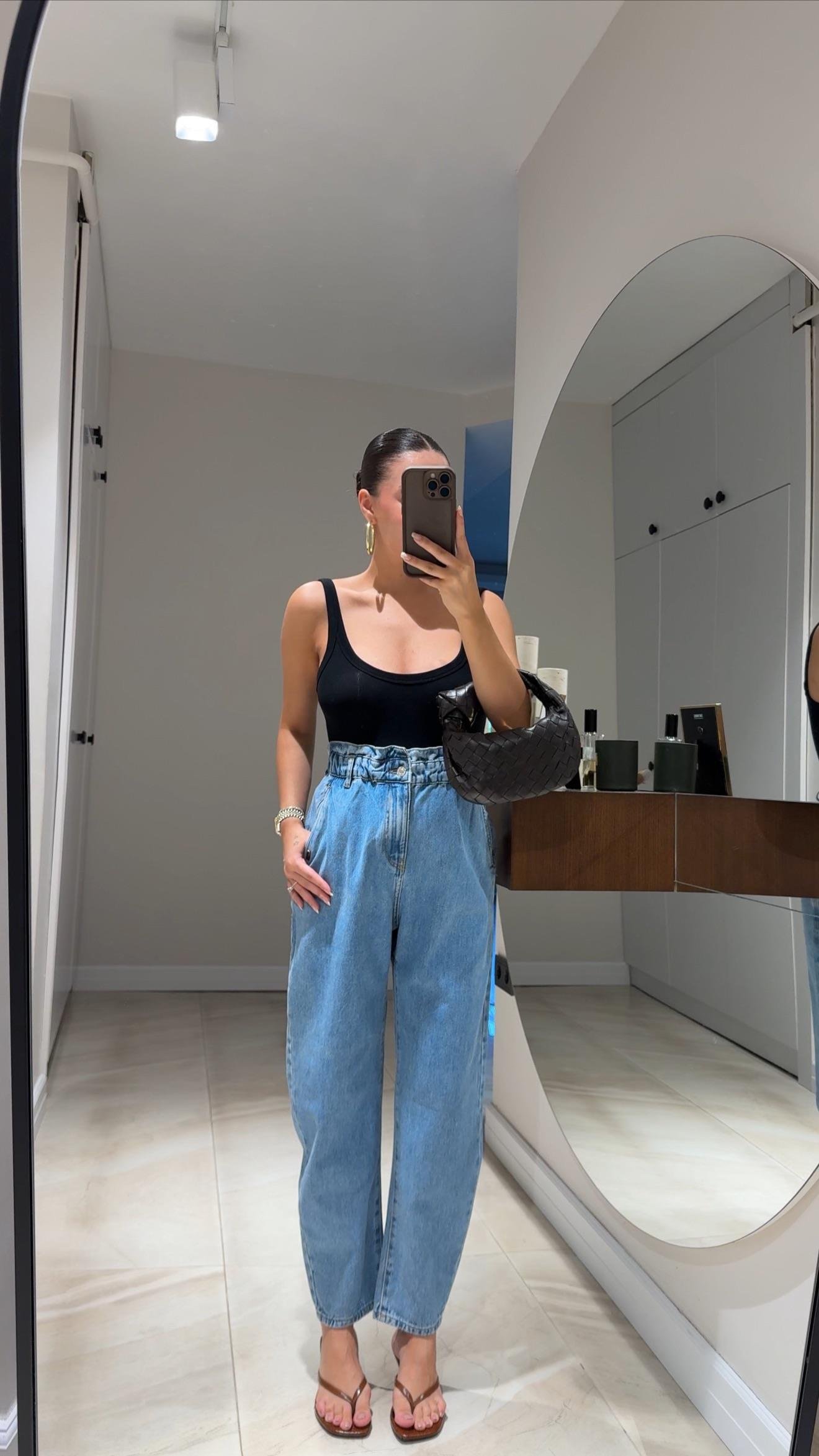 Mavi Bel Lastik Detaylı Marka Model Mom Jean