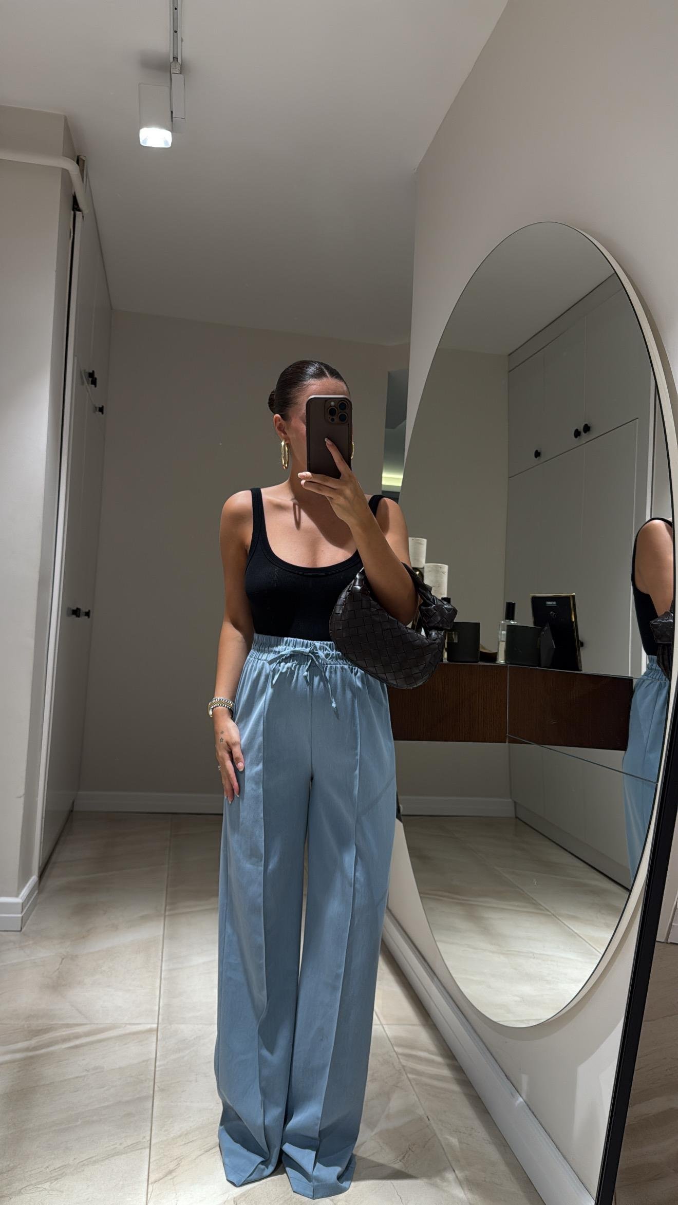 Mavi Beli Lastikli Ön Dikiş Detaylı Bol Pantolon