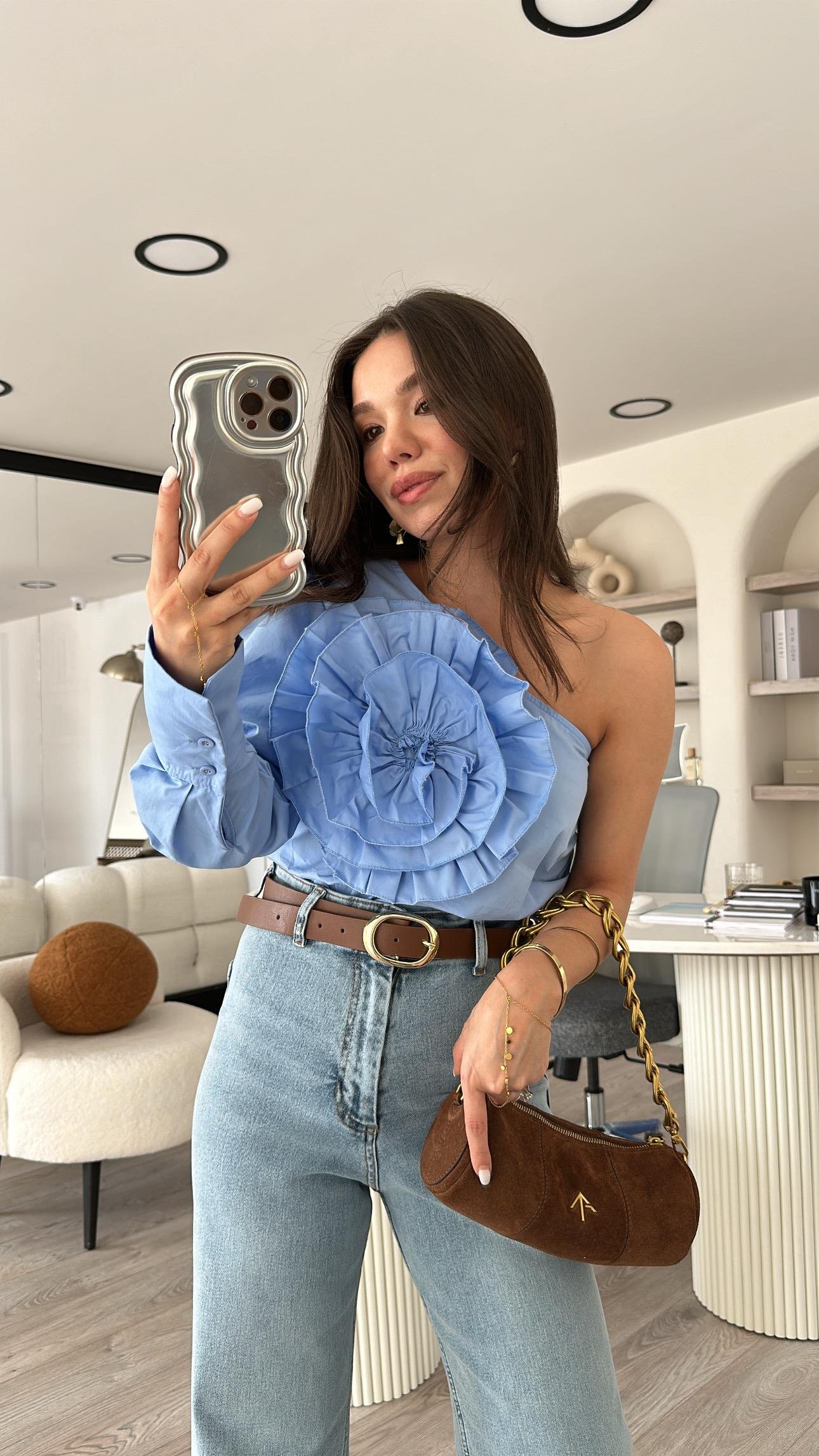 Mavi Çiçek Detaylı Tek Kol Gömlek