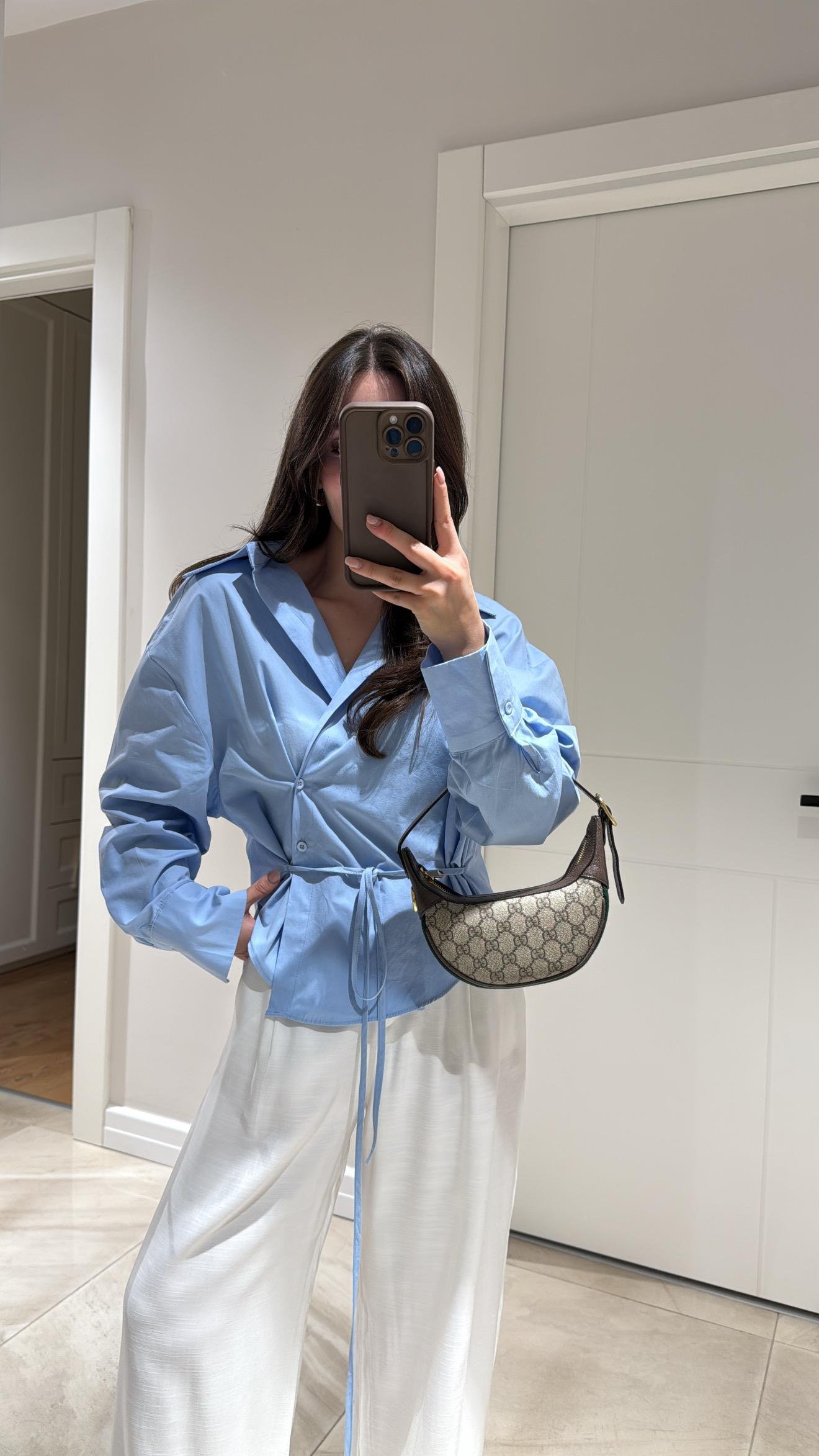 Mavi Çift Düğmeli V Yaka Marka Model Gömlek