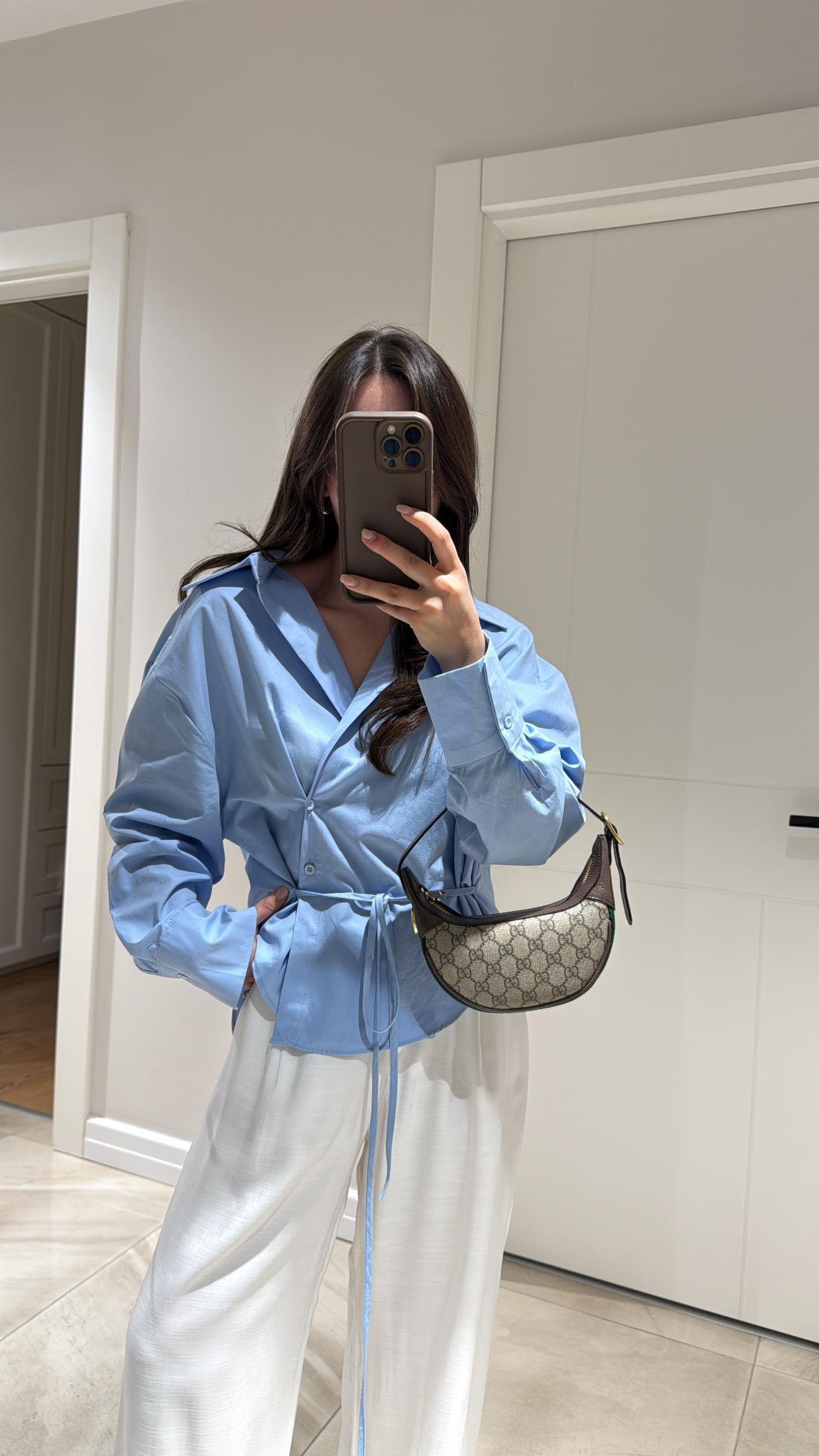 Mavi Çift Düğmeli V Yaka Marka Model Gömlek