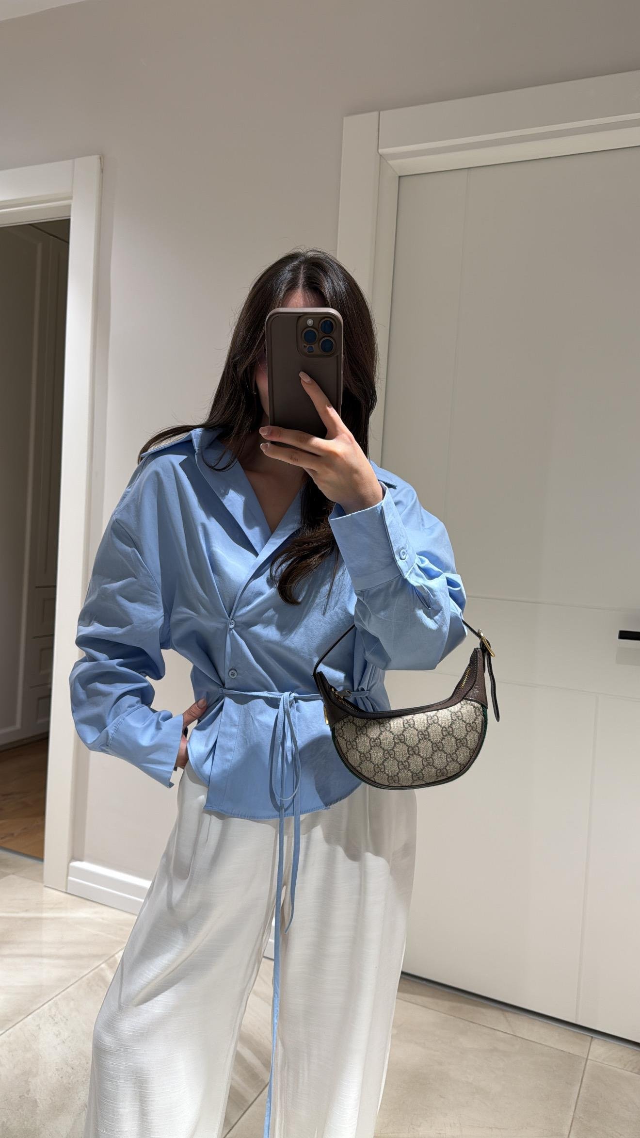 Mavi Çift Düğmeli V Yaka Marka Model Gömlek