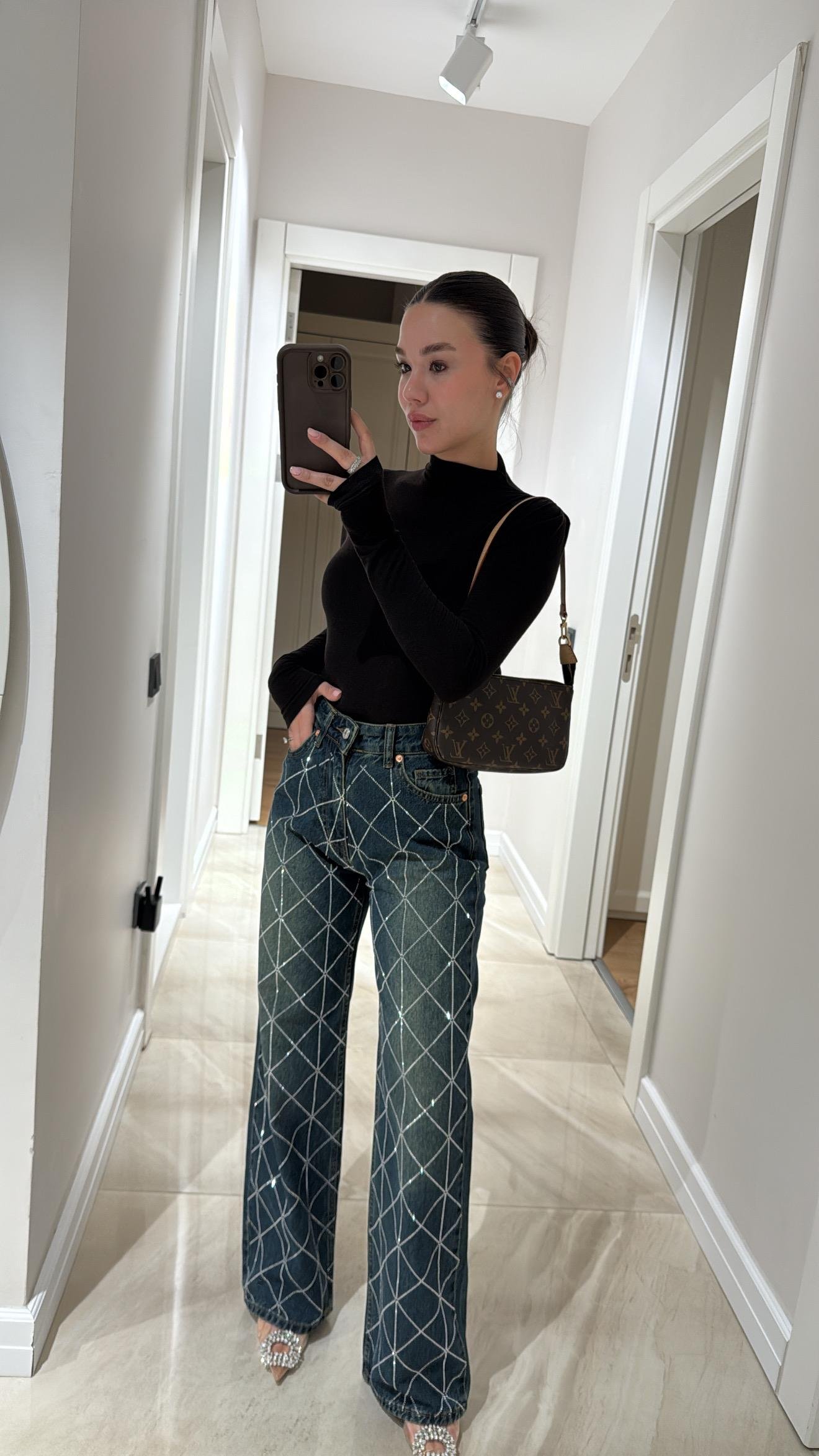 Mavi Eskitmeli Geometrik Taşlı Bol Paça Marka Model Jean