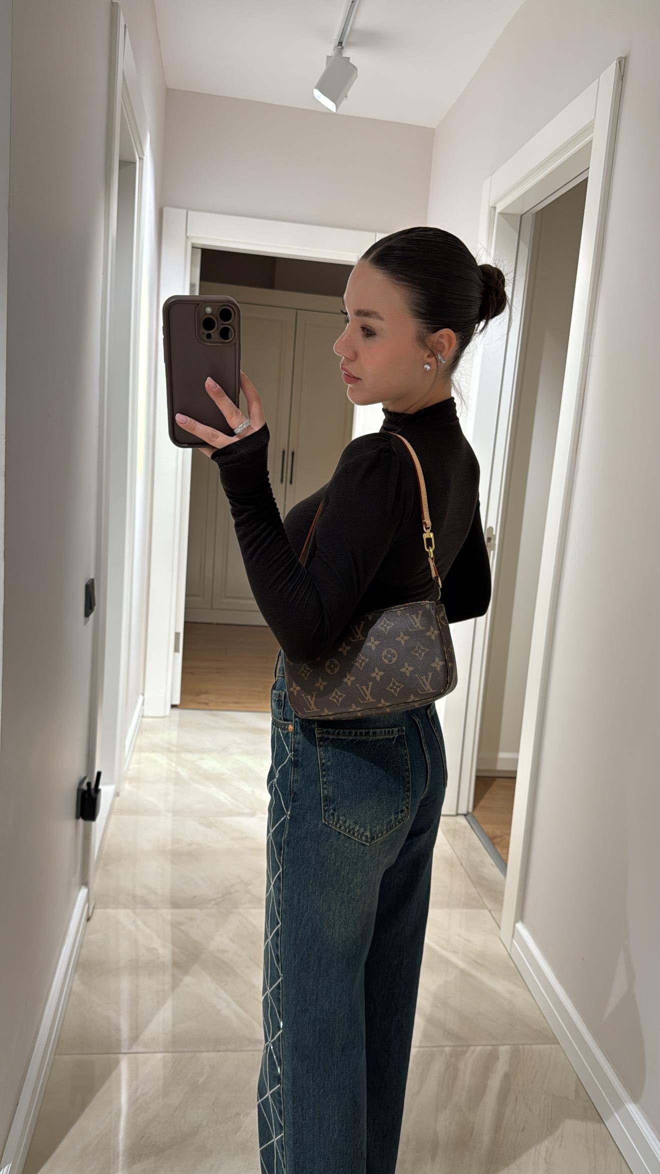 Mavi Eskitmeli Geometrik Taşlı Bol Paça Marka Model Jean