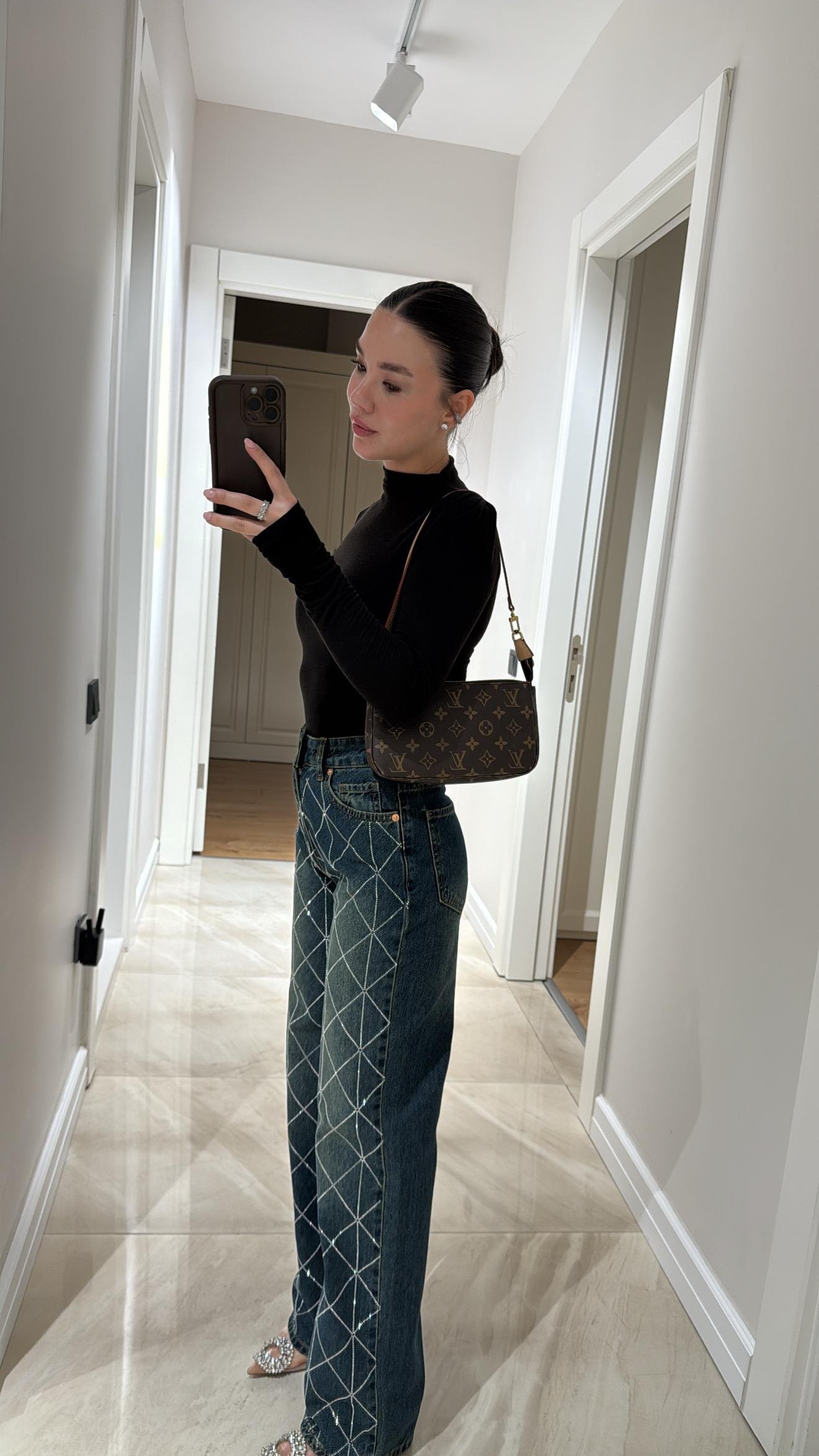 Mavi Eskitmeli Geometrik Taşlı Bol Paça Marka Model Jean