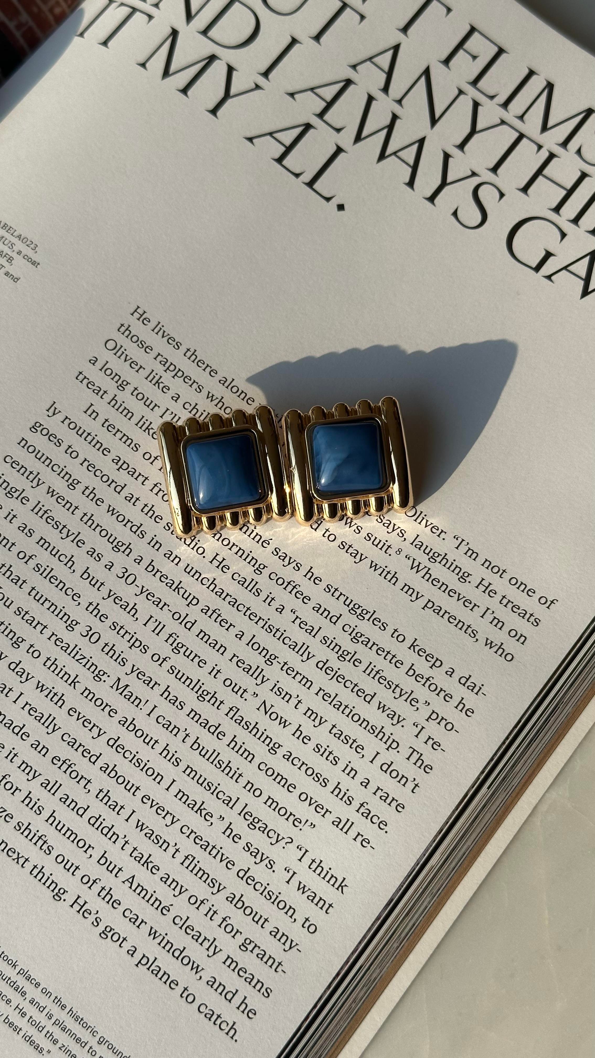 Mavi Gold Detaylı Kare Küpe